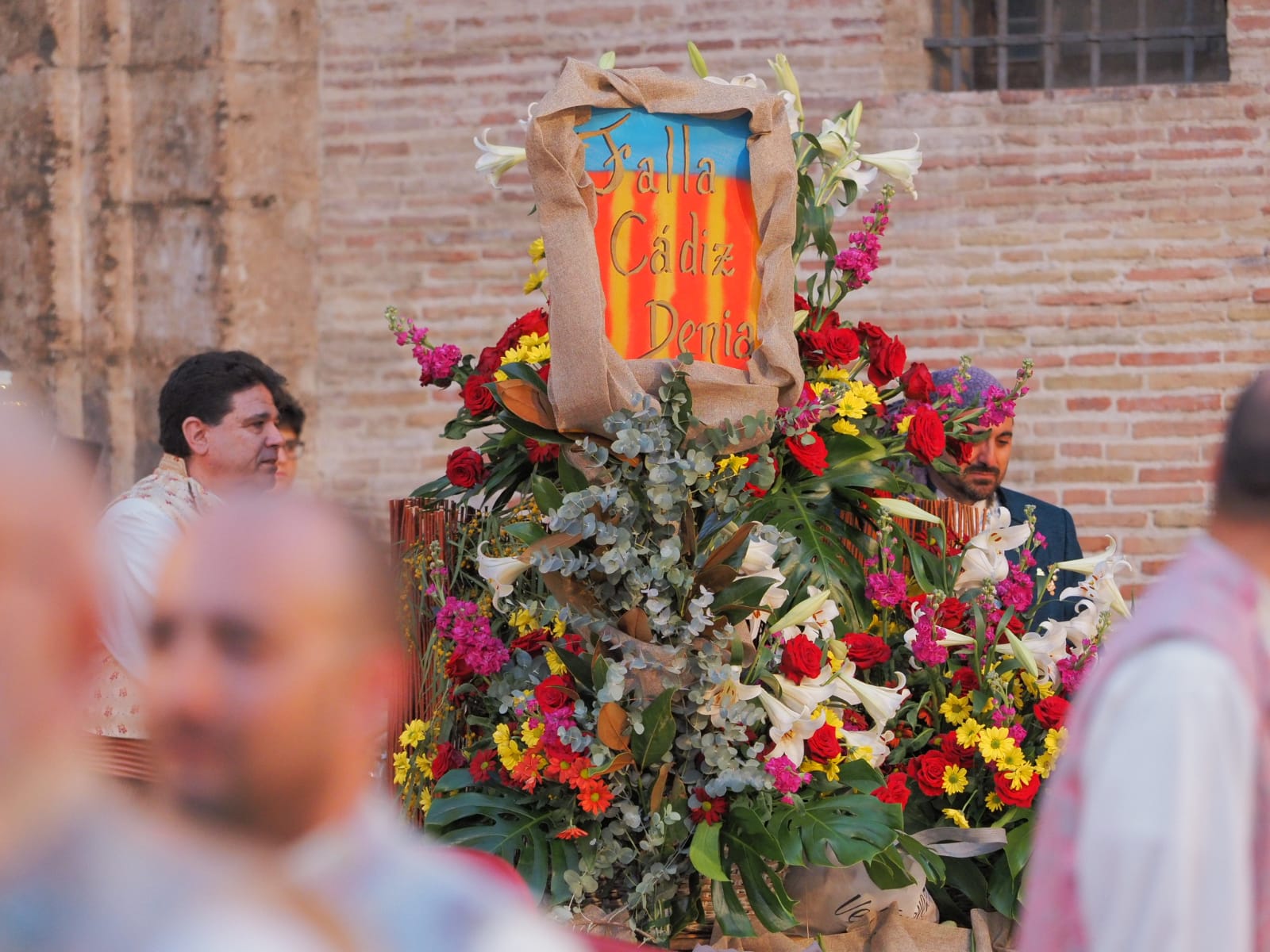 Retirada de les canastelles de flors de la Ofrena 2019