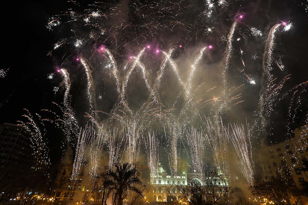 Las fallas iluminadas con la «Nit de l’Alba»