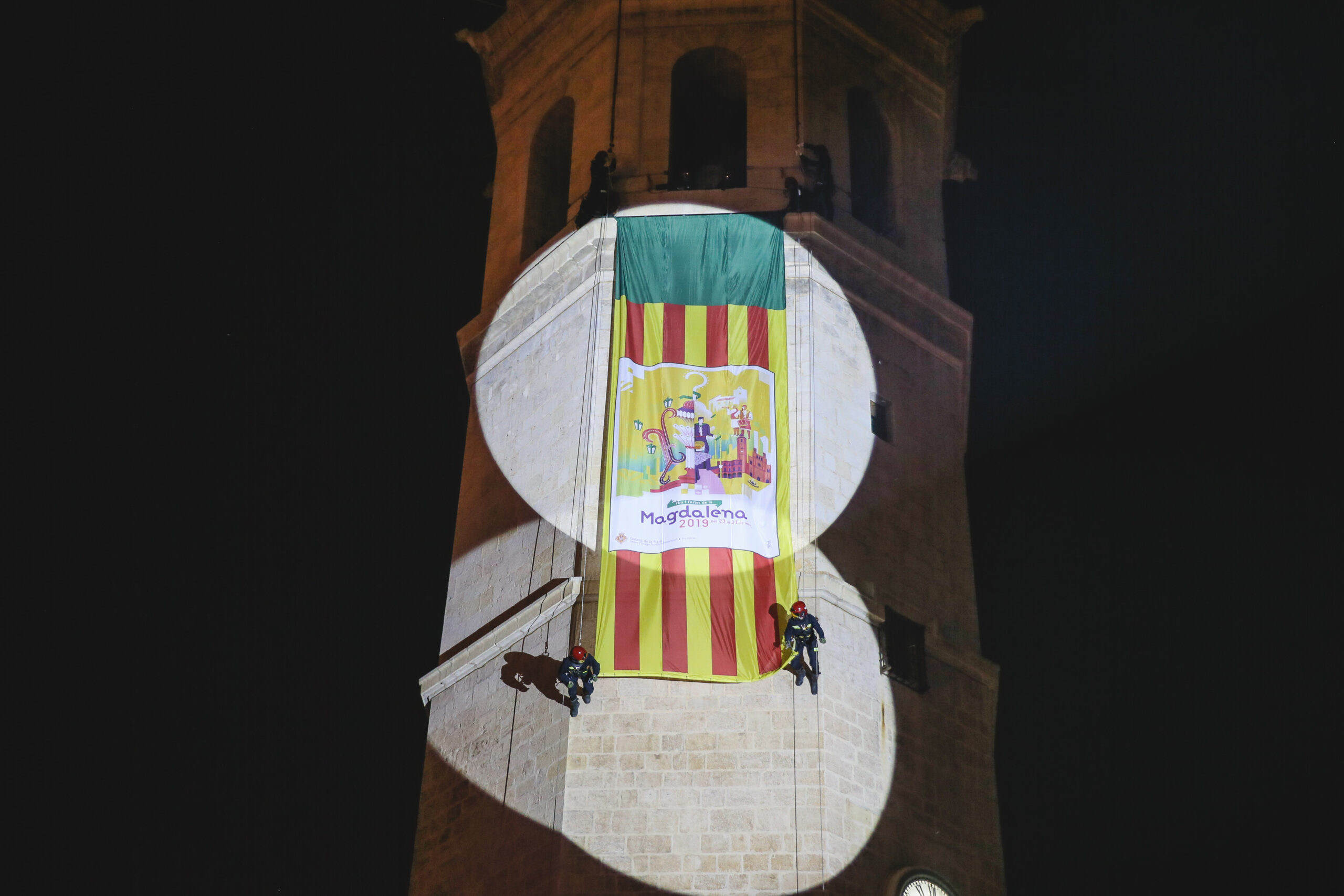 Marina y Sara disfrutan del inicio de la Magdalena