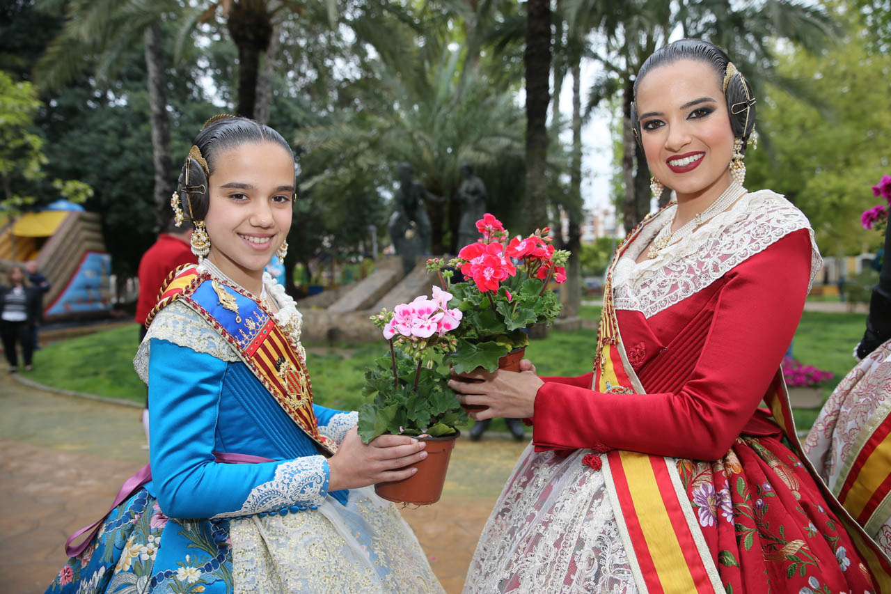 Sara y Marina disfrutan de las Fiestas de la Primavera en Murcia