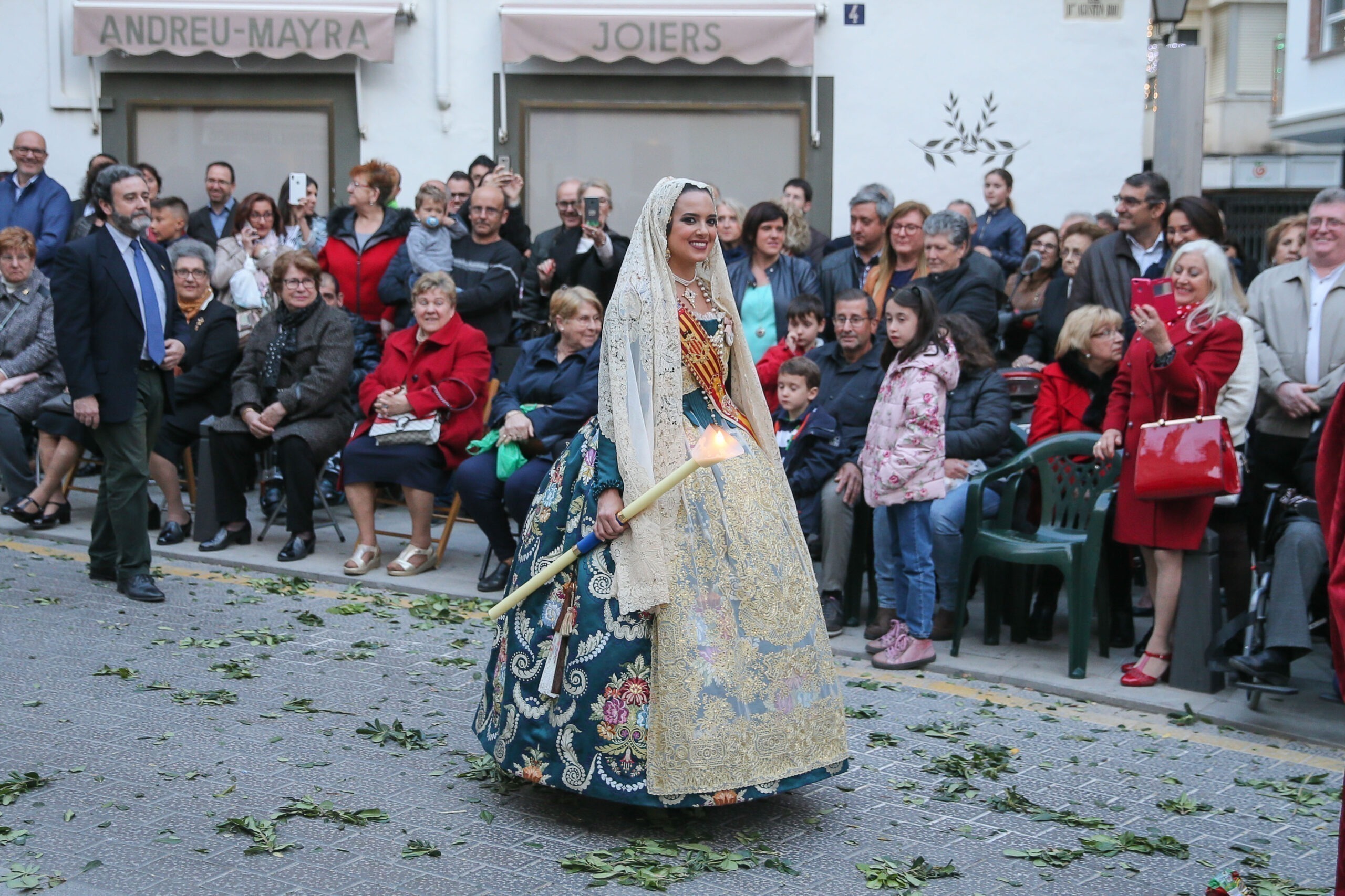 Marina participa en la procesión de Cullera