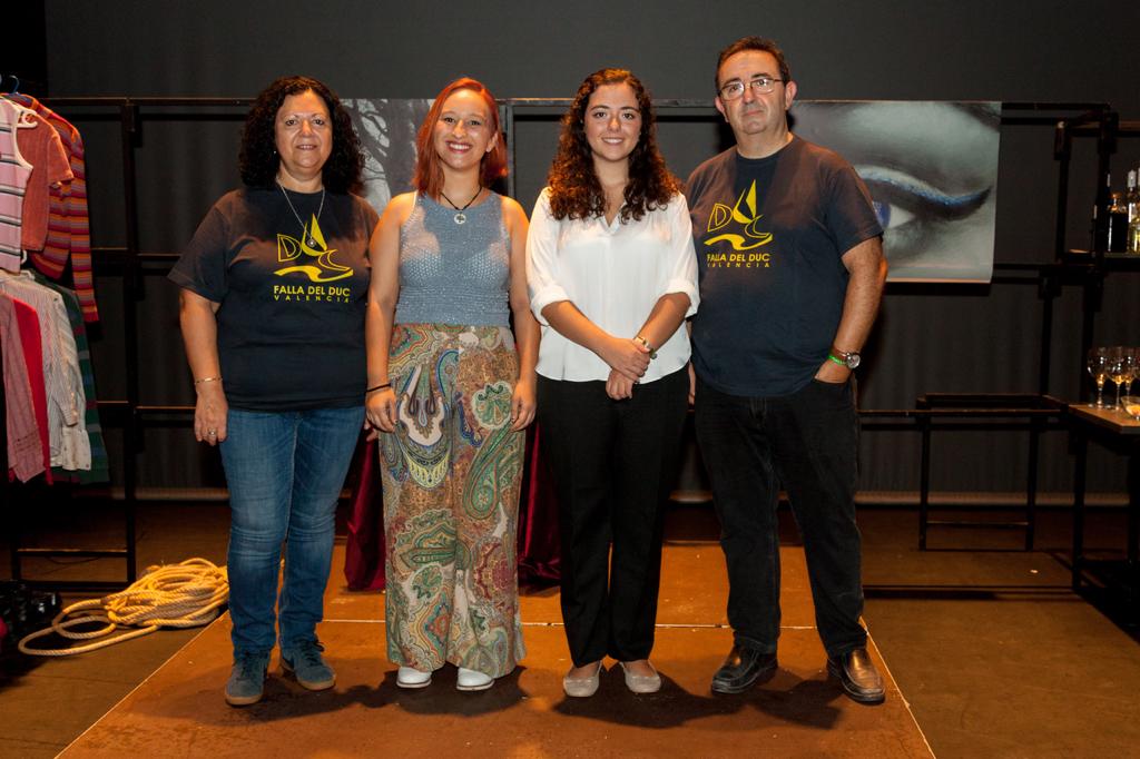 La Falla Duque de Gaeta-La Pobla de Farnals explora «El verí del teatre»