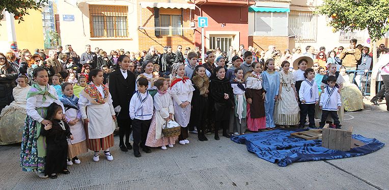 La Falla Blocs Platja celebra «Lo Cant de l’estoreta»