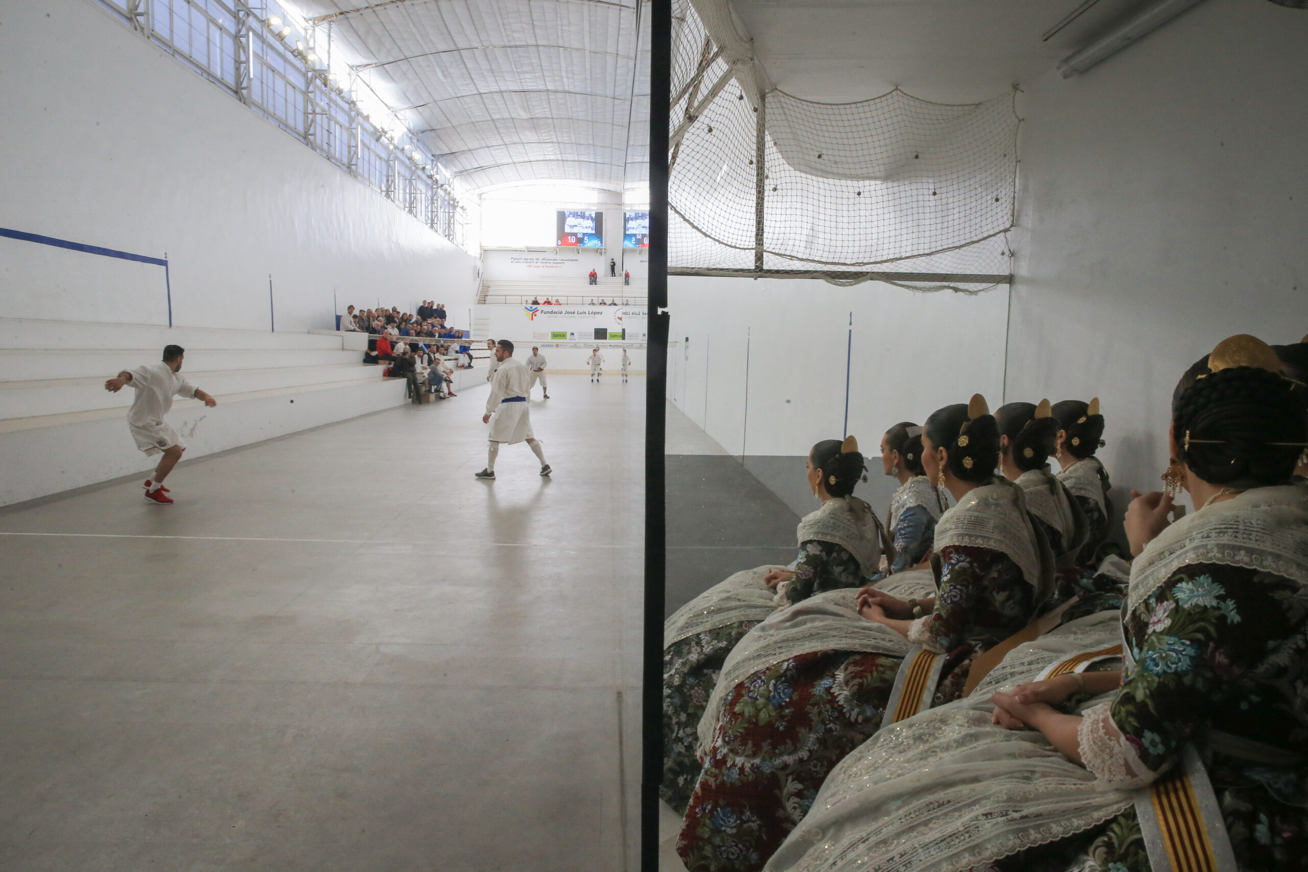 Un abarrotat Trinquet de Pelai acull les finals dels campionats de Pilota valenciana