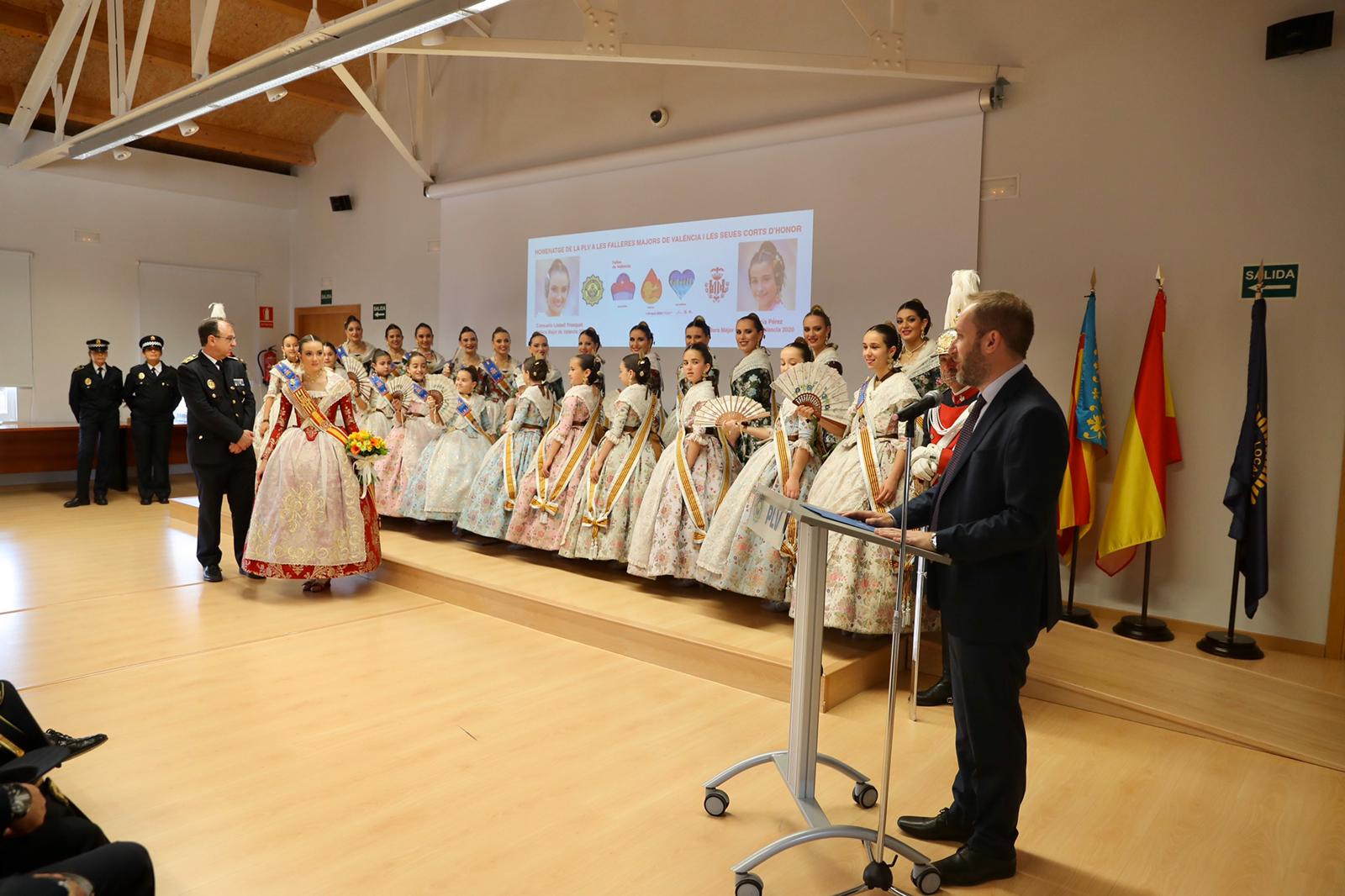 Las FFMMV y Cortes de Honor visitan la central de la Policía Local de València