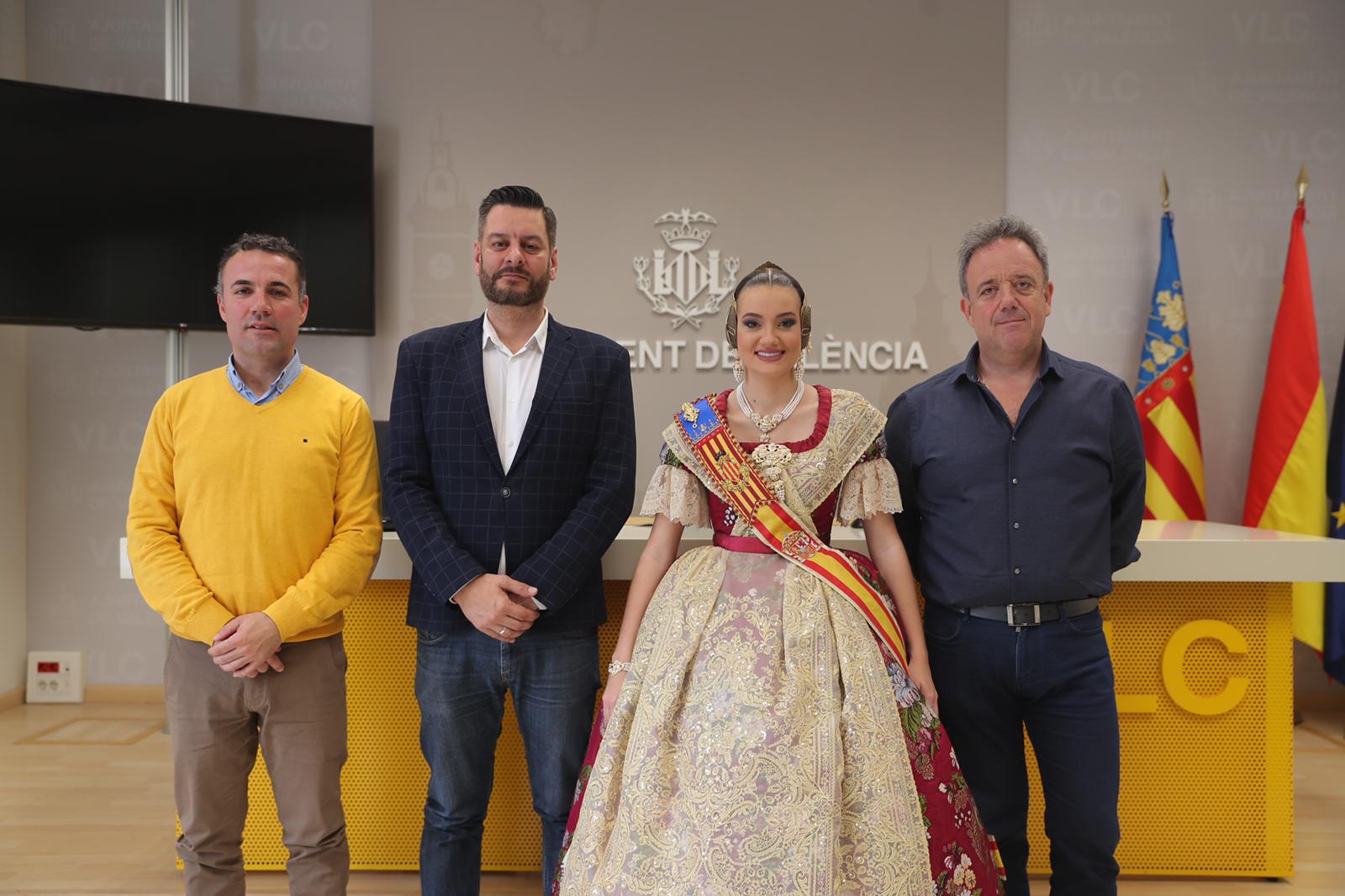 València llena la ciudad de luz y color durante l’Alba de les Falles