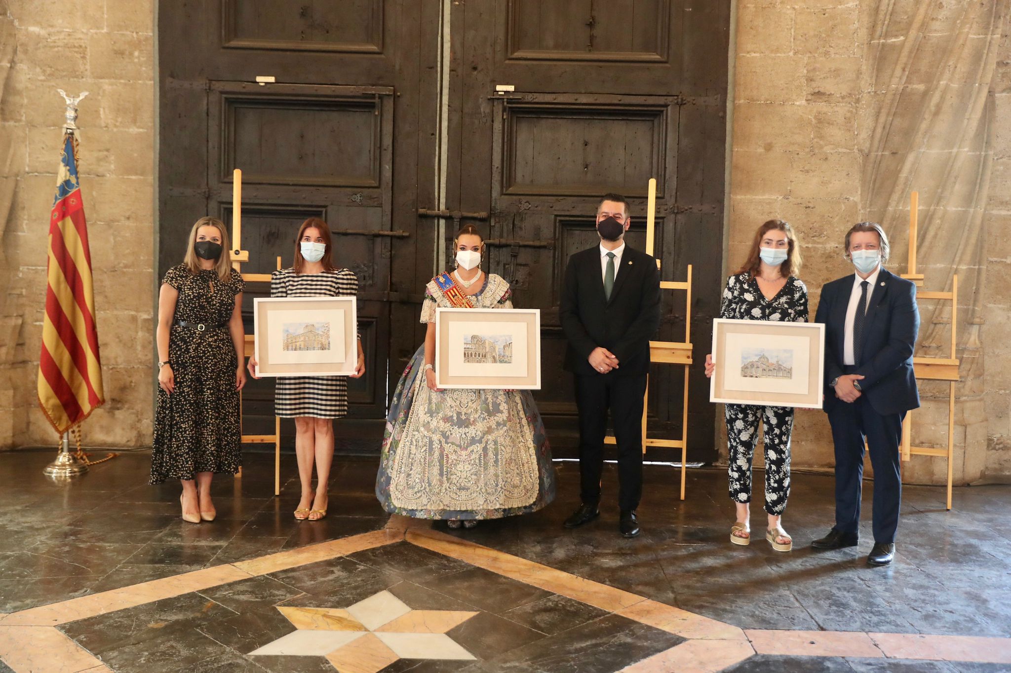 Consuelo Llobell recibe el premio Seu por su compromiso con la fiesta de las Fallas