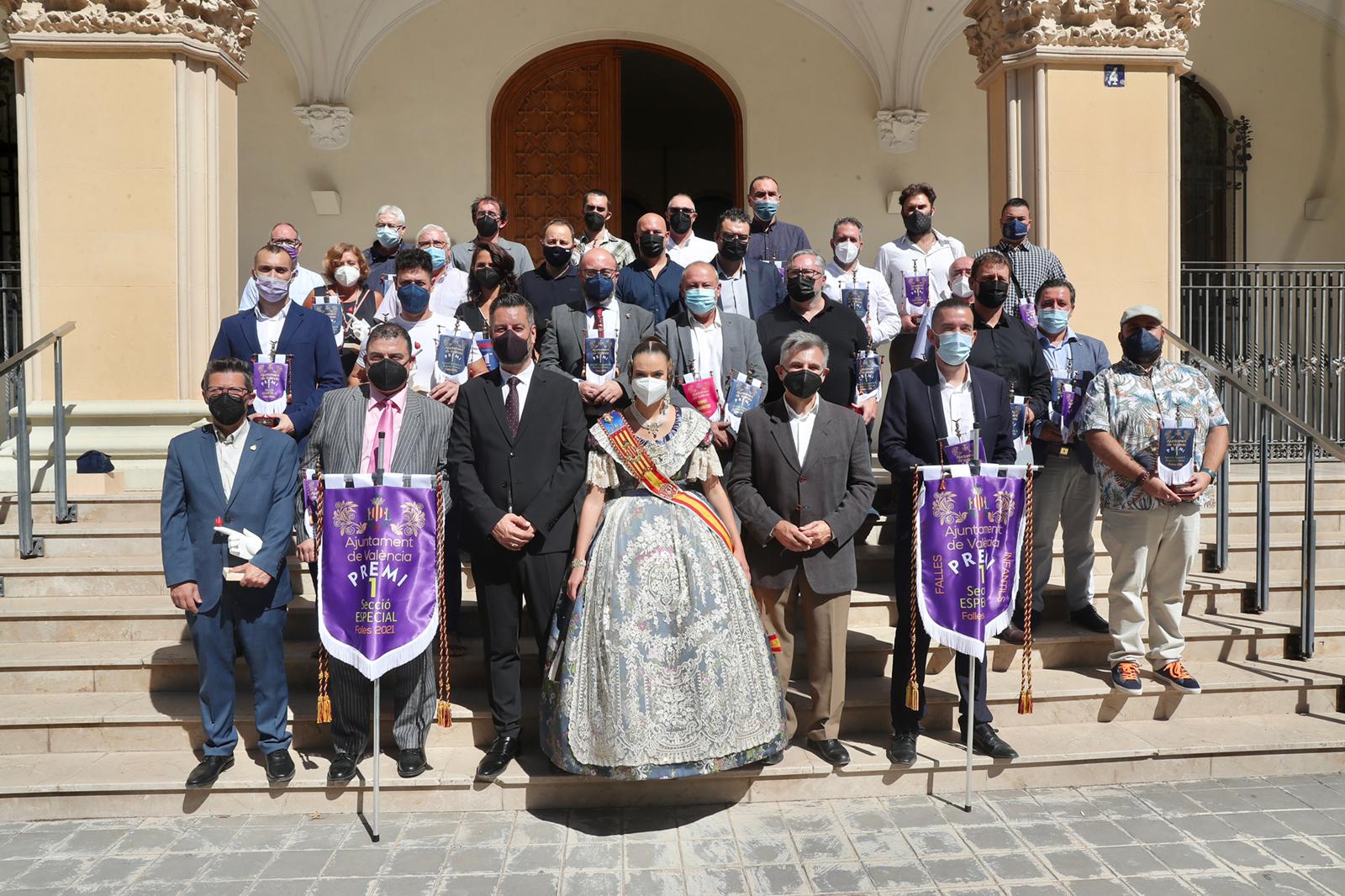 El món faller reconeix la tasca incondicional dels artistes fallers a la Gala de lliurament dels primers premis de les Falles de 2021