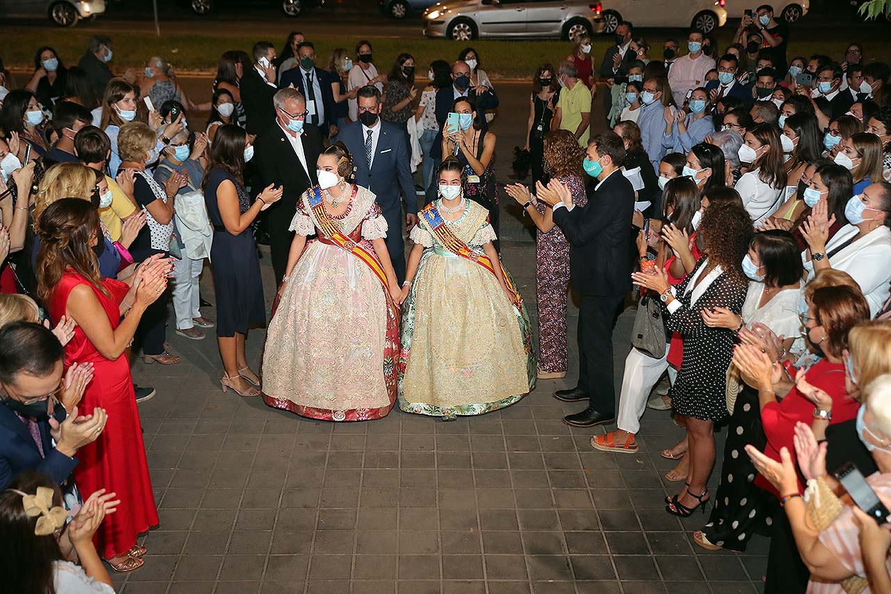 El fin de un sueño y el inicio de otro: así han llegado Carla García, Consuelo Llobell y sus Cortes de Honor a la Fonteta