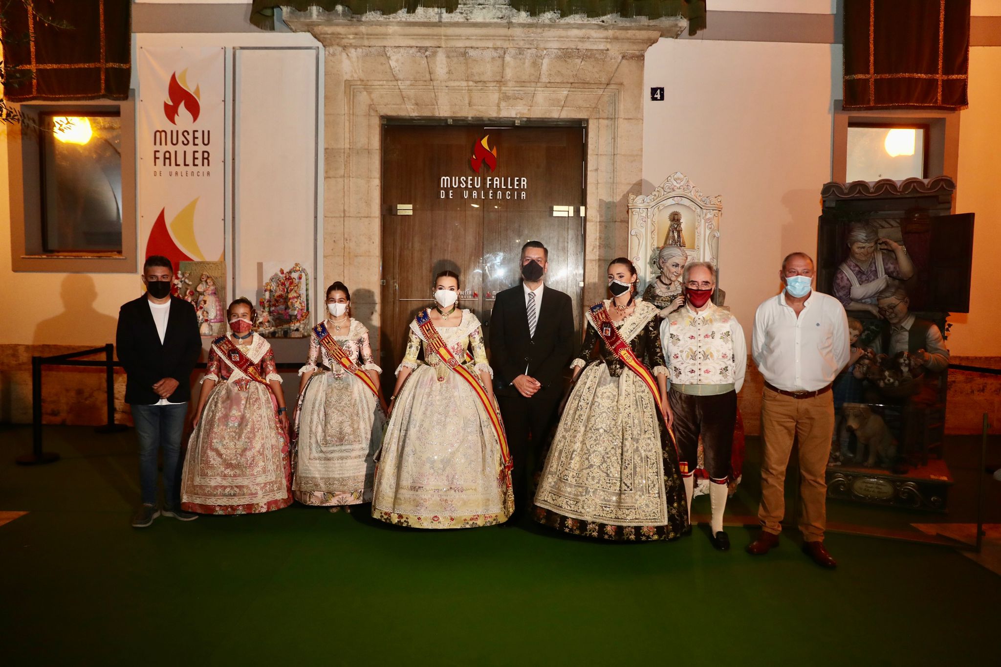 Los ninots del doble doblete histórico de Enric Ginestar y Manolo Algarra para la falla Almirante Cadarso-Conde de Altea llegan al Museu Faller