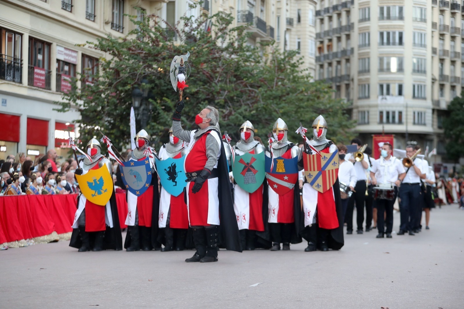 La XVII Entrada de Moros i Cristians torna a omplir València de música i color en la vesprada del 9 d’Octubre