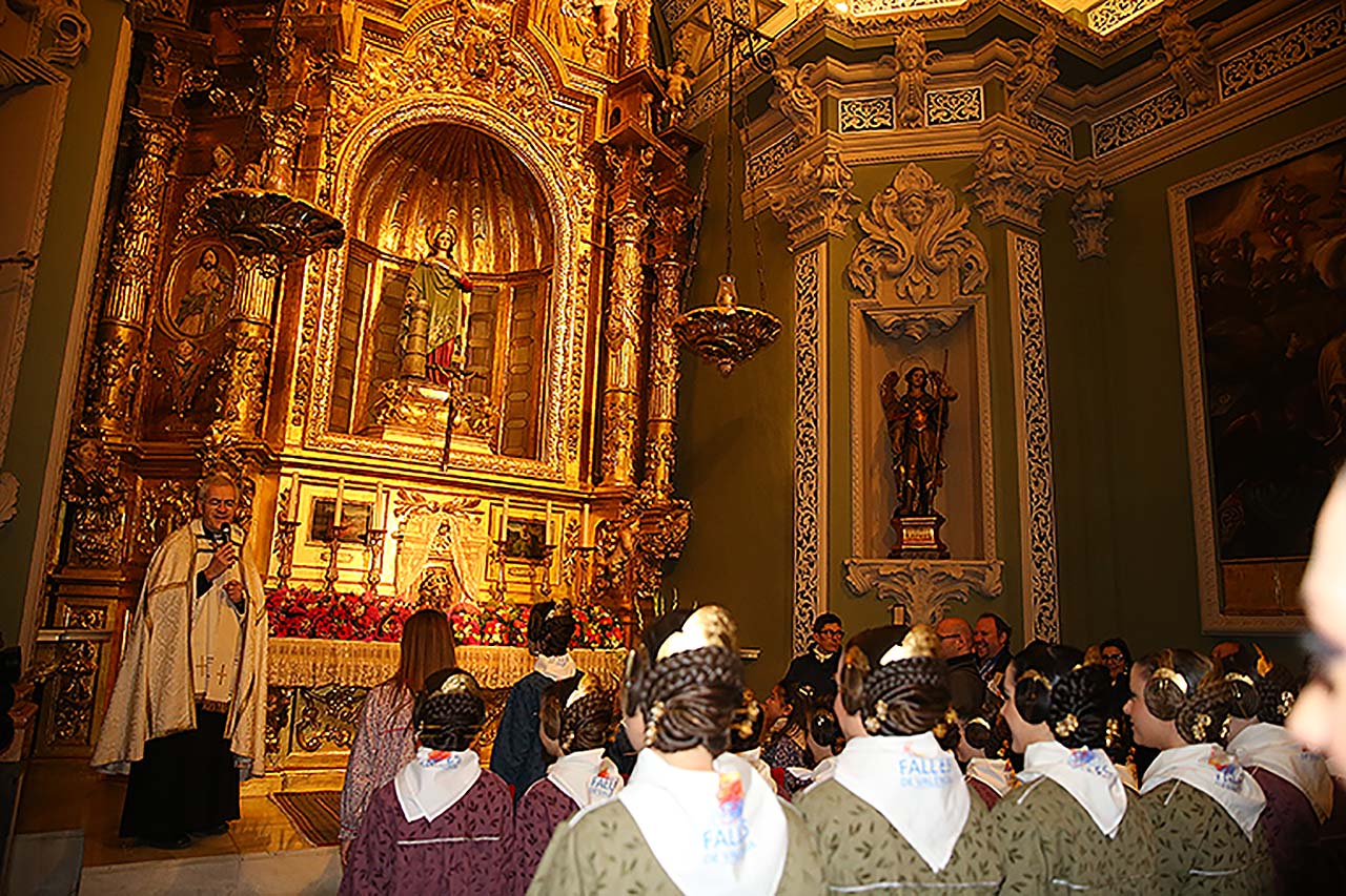 Ofrenda a Santa Barbara para dar la bienvenida a las Fallas