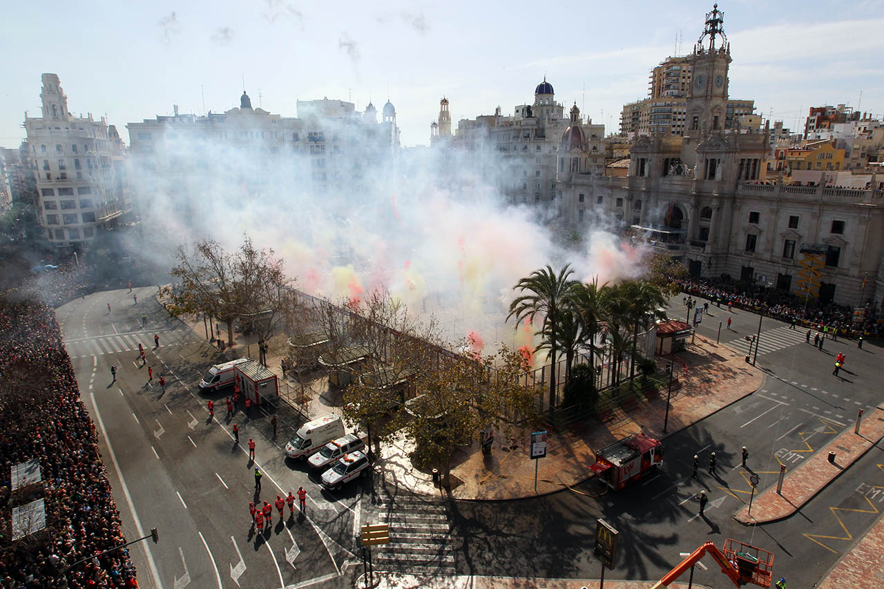 Els valencians ens fem sentir amb una mascletà Patrimoni Immaterial de la Humanitat