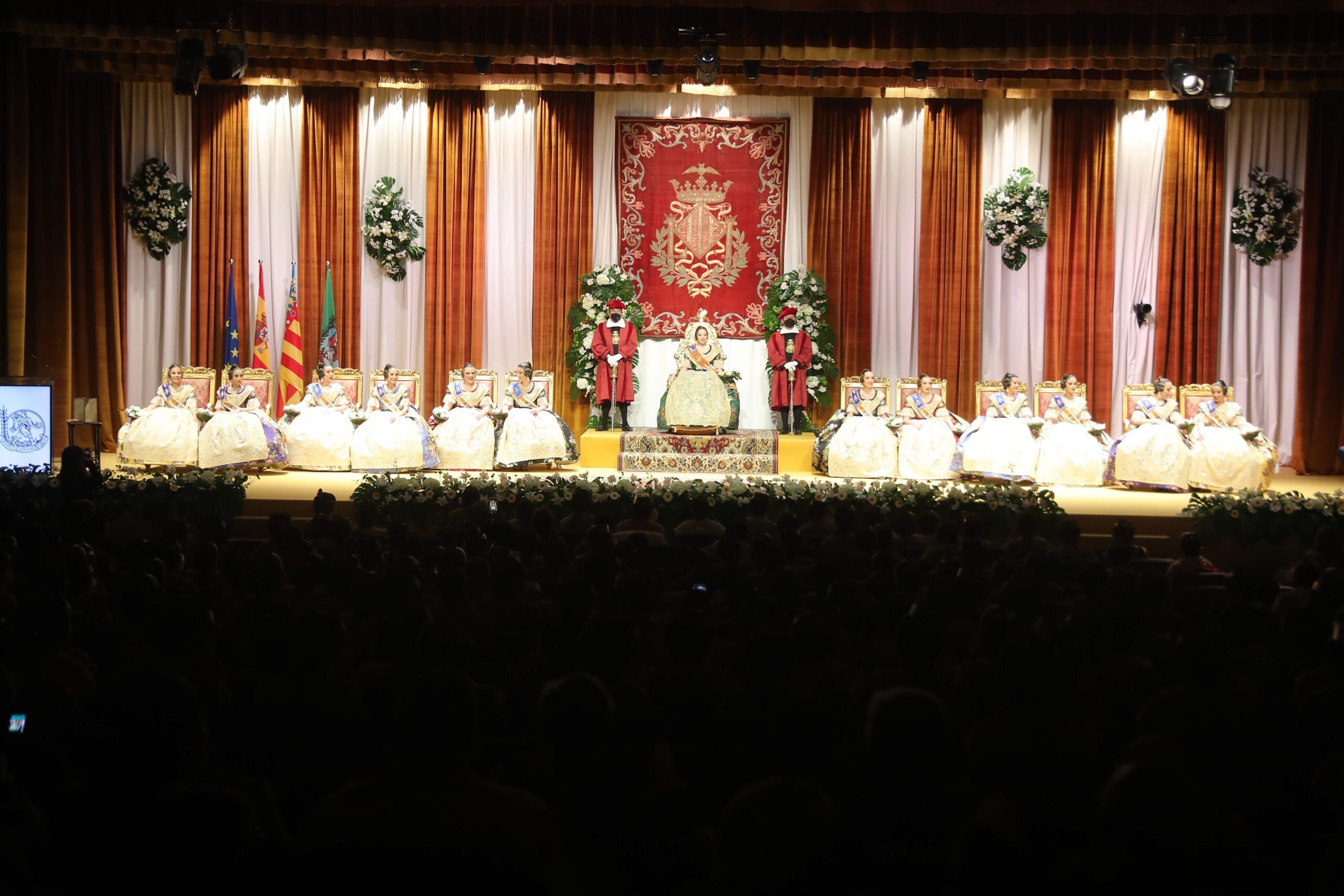 12 somriures a l’escenari del Palau de Congressos