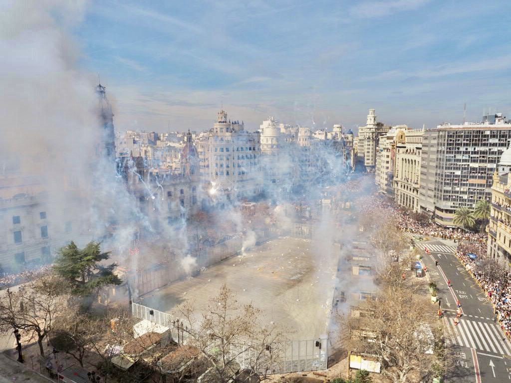 El balcón del Ayuntamiento ha contado hoy con la presencia del Valencia CF Inclusivo