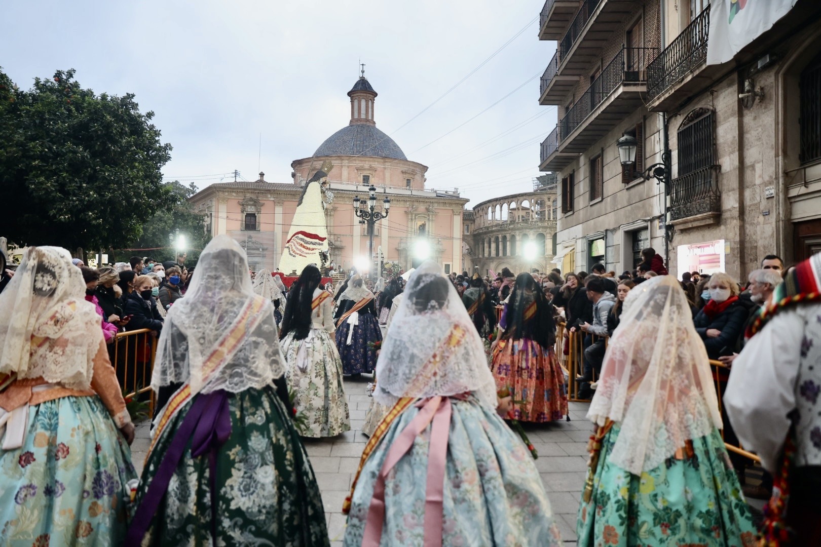 Más de 91.000 personas participan en la Ofrenda de las Fallas 2022