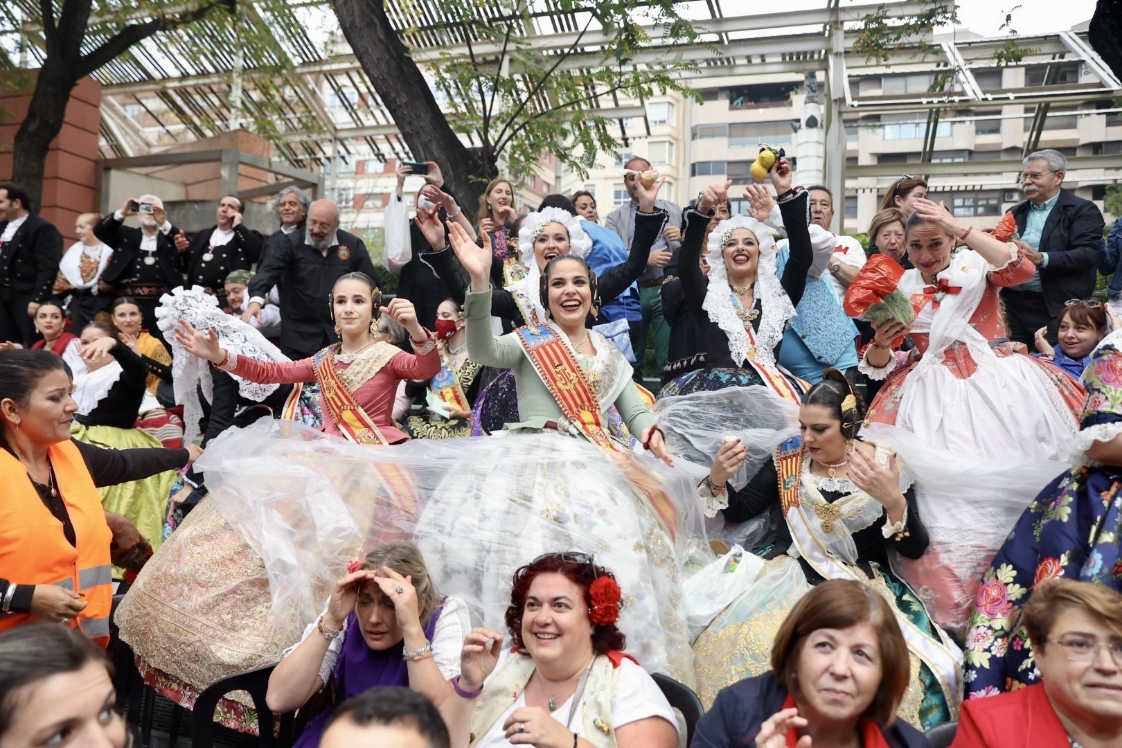 Las Falleras Mayores de València visitan las Fiestas de la Primavera de Murcia