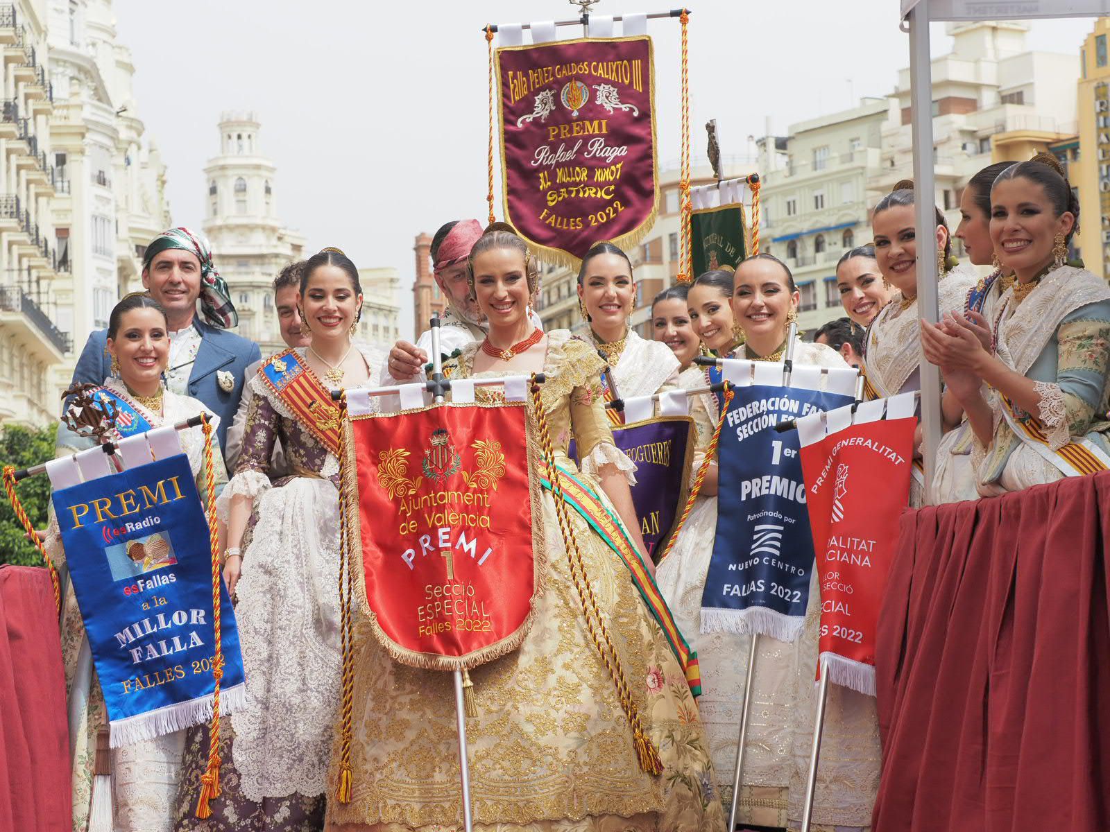 Las comisiones falleras recogen los premios de las fallas grandes de 2022