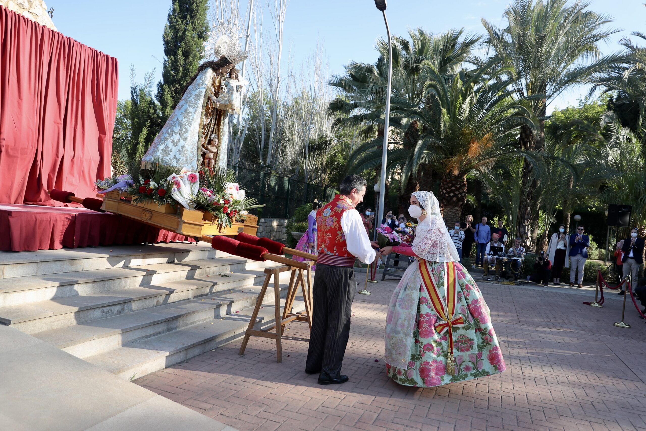 Torna l’ofrena de flors i fruits al Cottolengo Pare Alegre