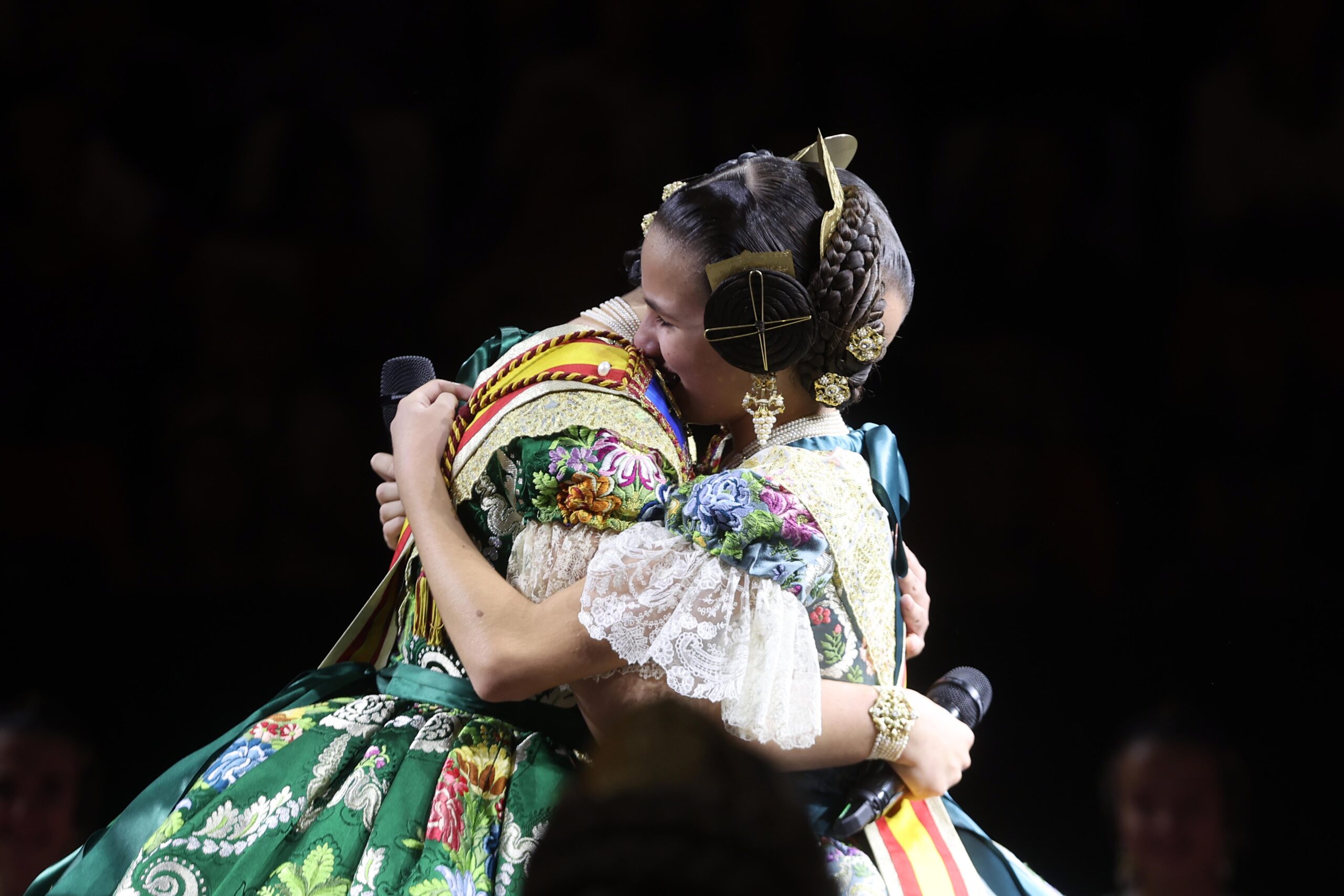 Carmen i Nerea s’acomiaden del món faller