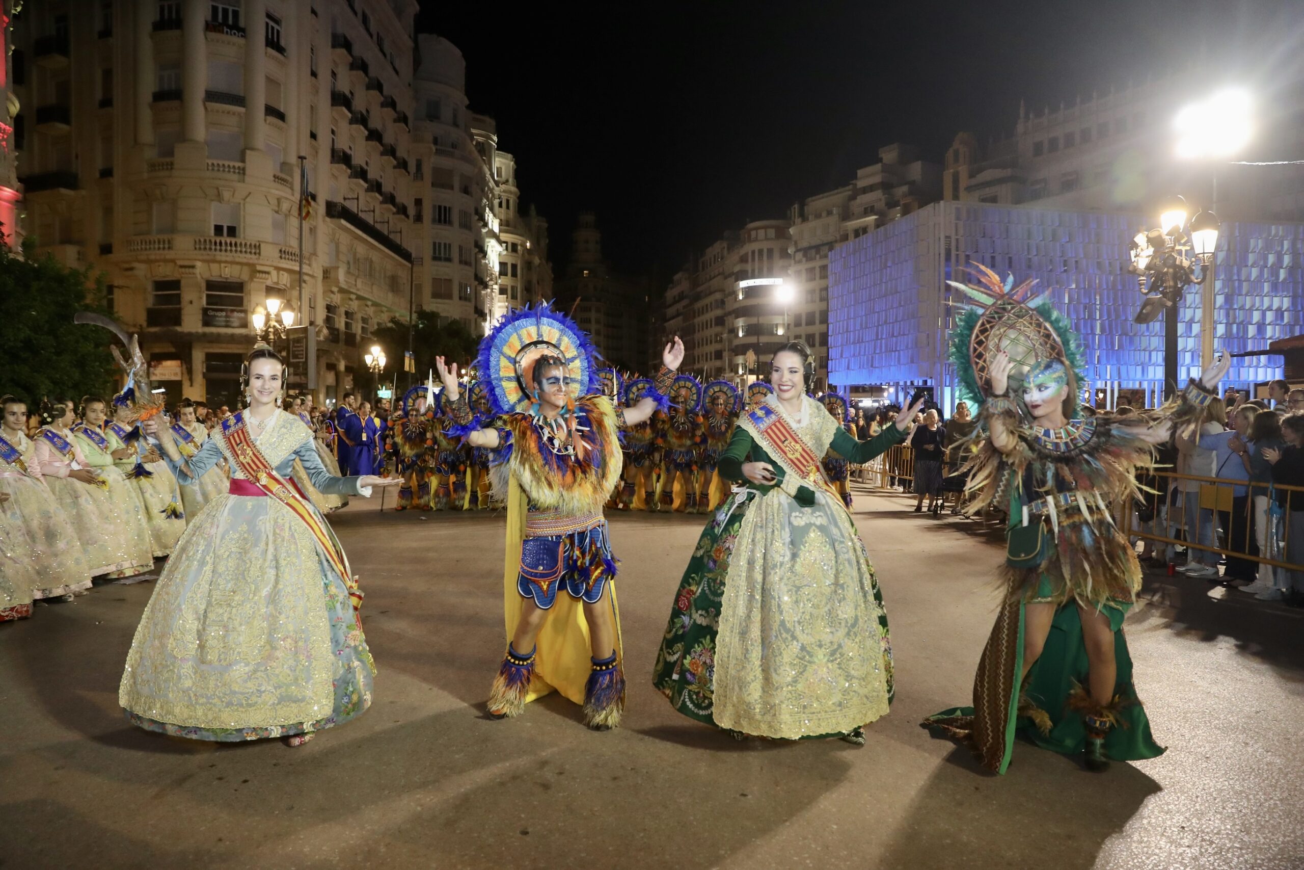 La XVIII Entrada de Moros i Cristians torna a omplir València de música i color en la vesprada del 9 d’Octubre