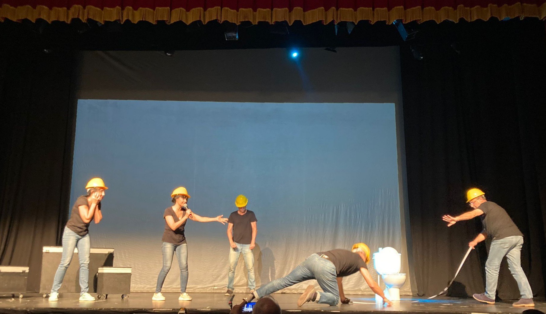 TEATRE FALLER | Cádiz-Dénia avisa con ‘Parla que no t’escolte’