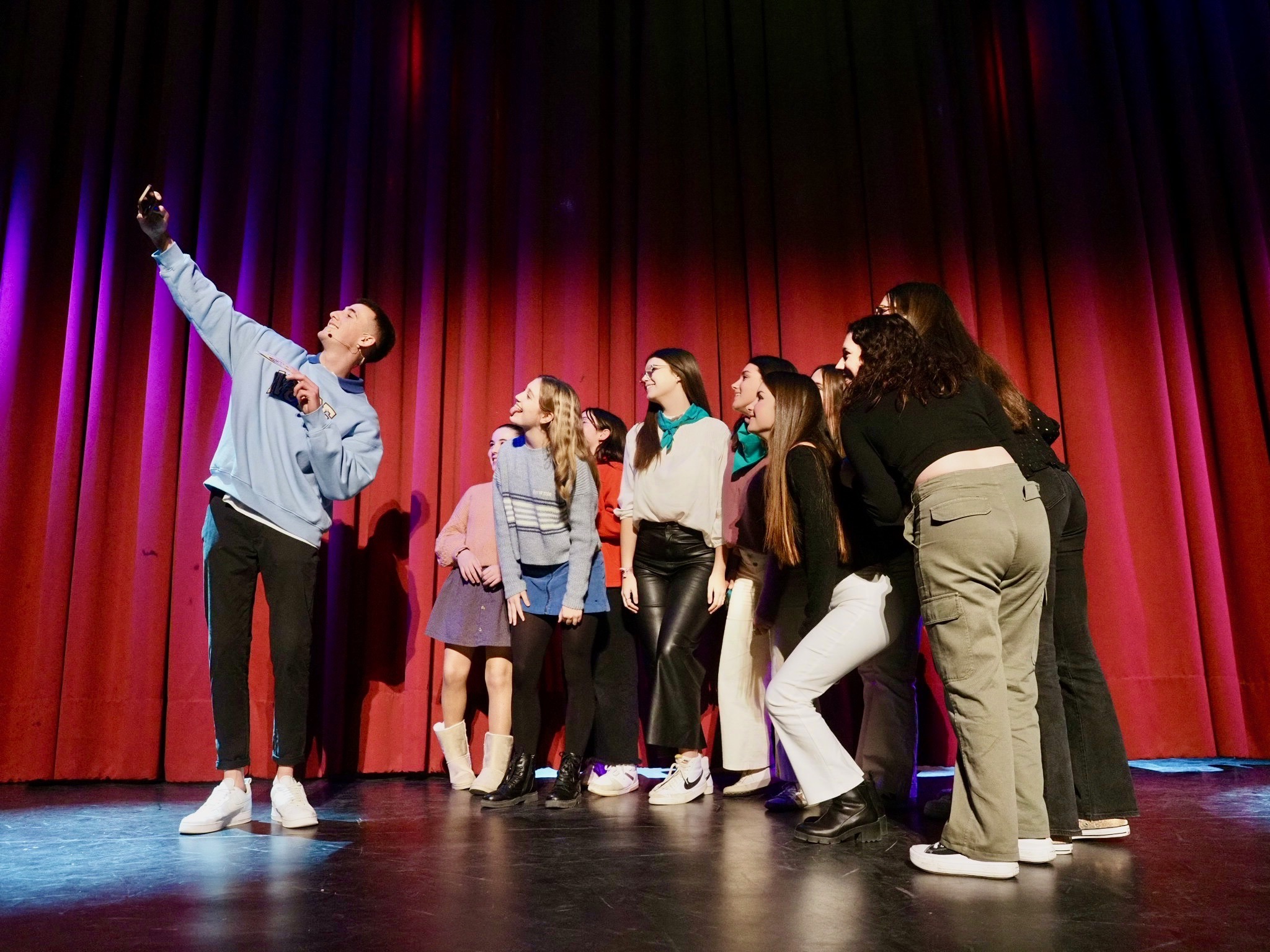 La Gala Juvenil de Junta Central Fallera reuneix 500 persones per a reconéixer la participació i implicació dels joves fallers, el “present i futur” de la festa