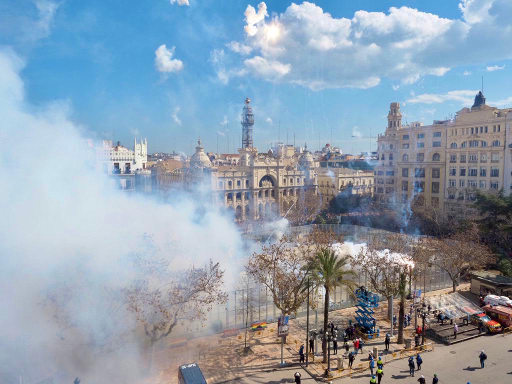 360 veïns i veïnes de València podran viure una mascletà des del balcó municipal