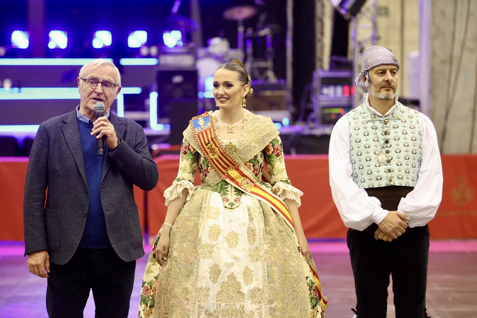 El món faller dona la benvinguda a les setmanes grans de les festes en la Gala Fallera 2023