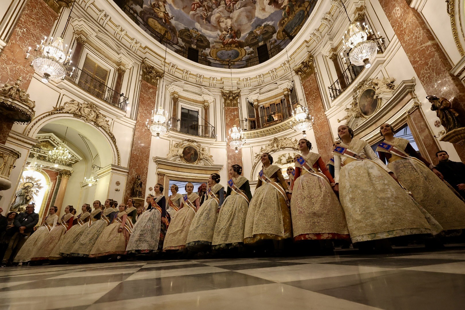 La jornada de la Crida finalitza amb la visita a la Basílica