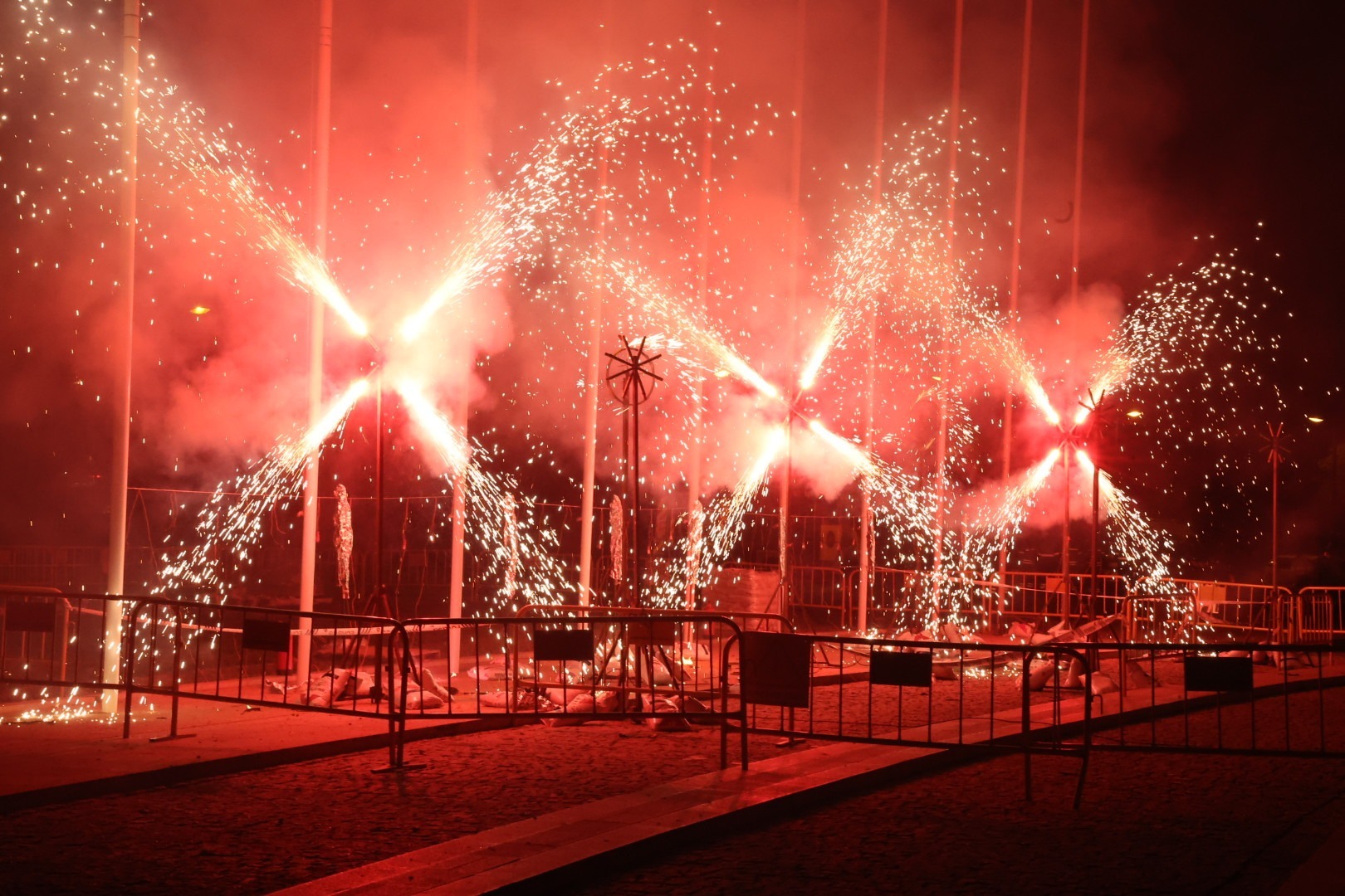 La plaça de la Reina acull un espectacle pirotècnic per celebrar Sant Vicent Ferrer