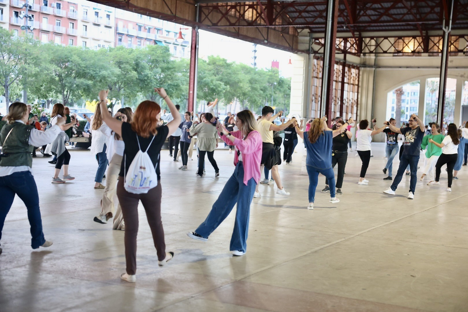 Todo a punto para la Dansà de las comisiones falleras