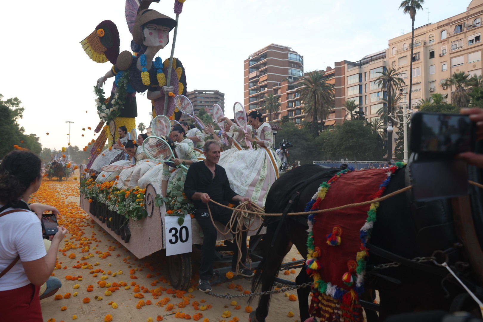 El Ayuntamiento convoca concurso de ideas para el diseño de las carrozas de la Batalla de Flores