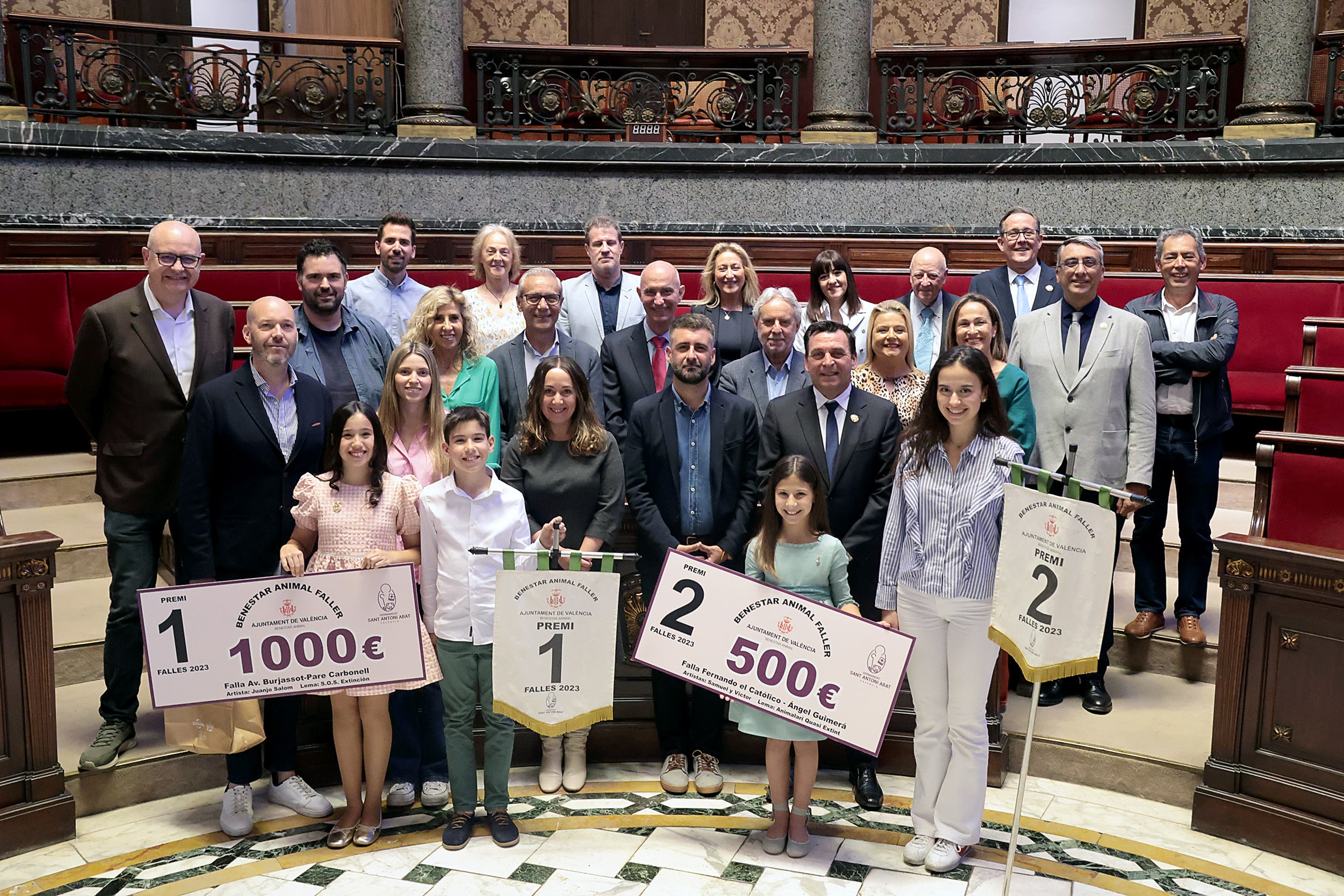 Las comisiones Benicalap y Fernando el Católico-Àngel Guimerà, ganadoras de los I Premios Bienestar Animal Fallero