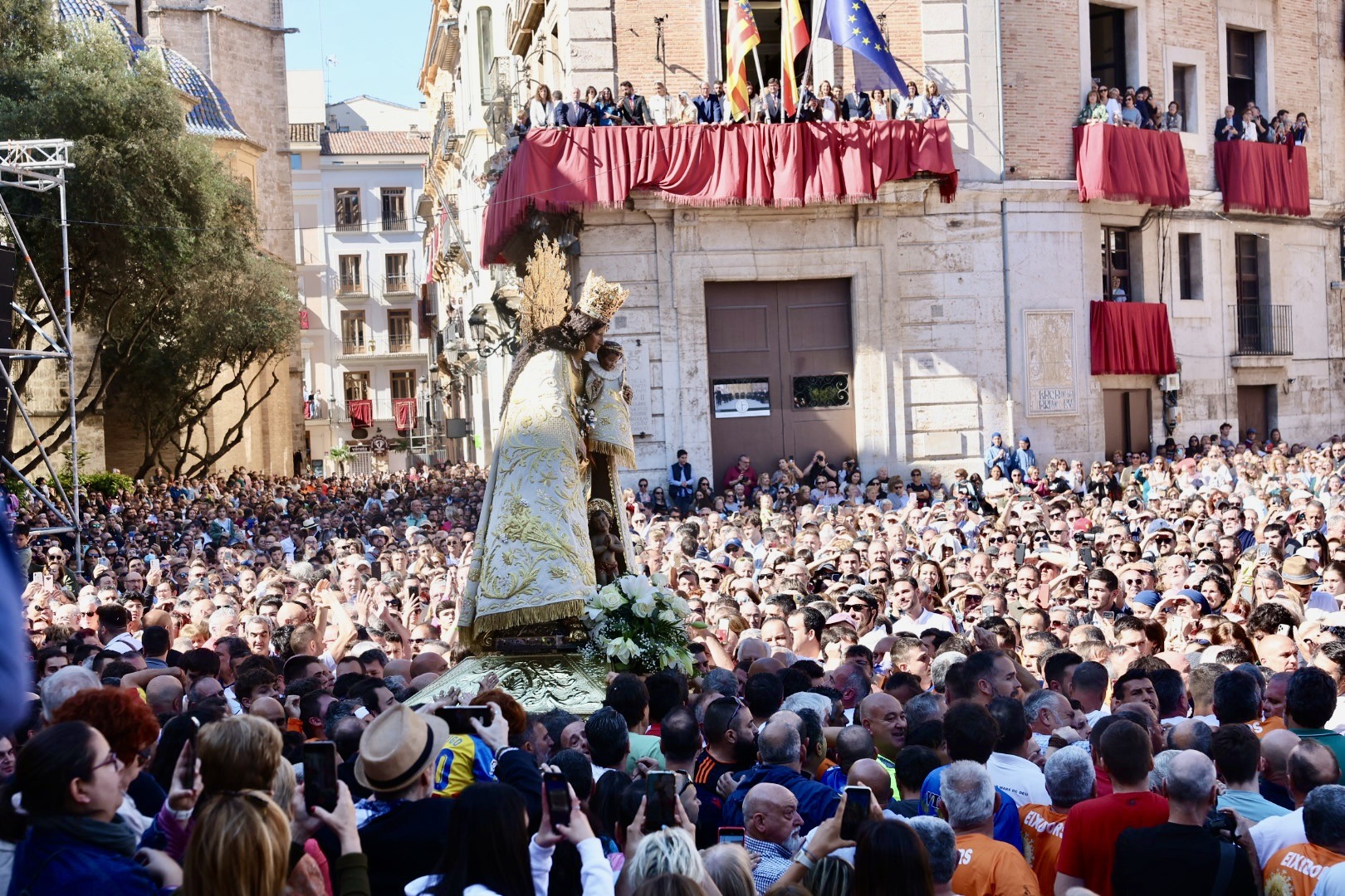 València celebra el dia gran de la festivitat de la Mare de Déu