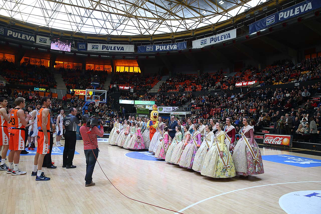 Saque de honor en la Fonteta