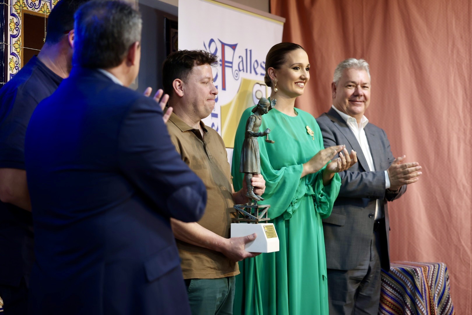 Los artistas falleros Salva Banyuls y Néstor Ruiz reciben el premio Borumballa 2023