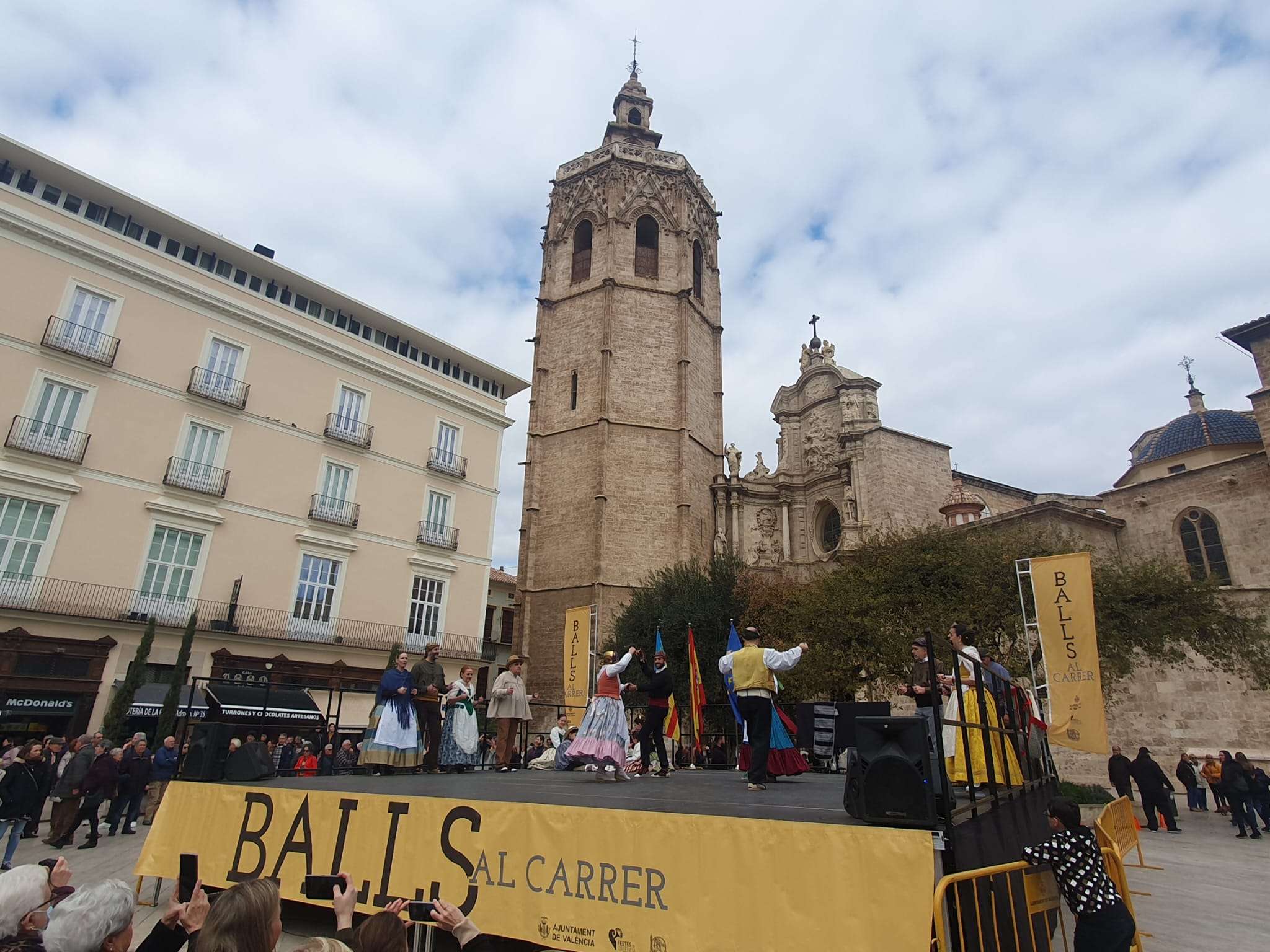 Un total de 133 comissions falleres actuaran en el XXVI festival de Balls al Carrer de Junta Central Fallera, rècord històric de participació