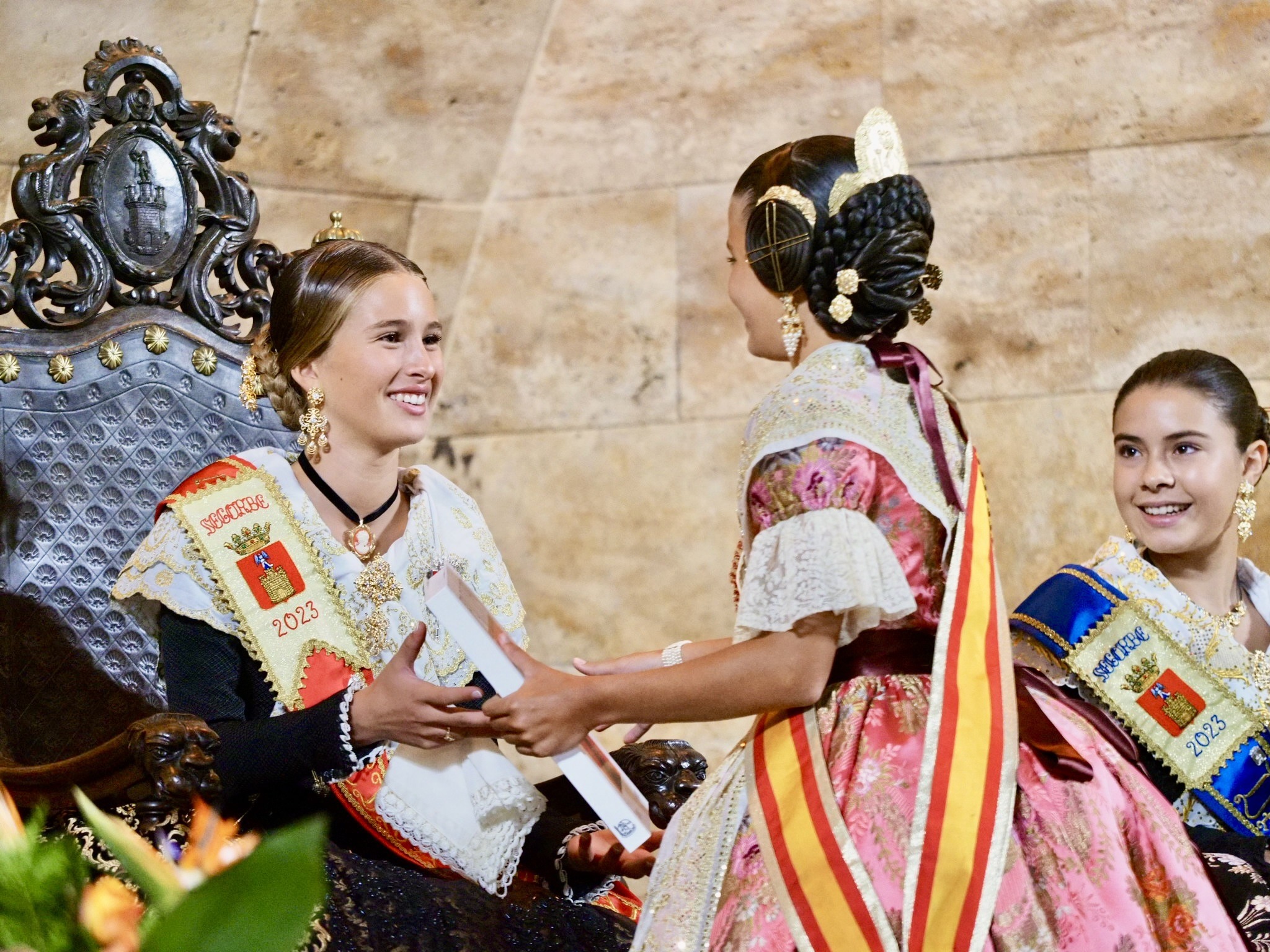 Manuela Guillén Escrig ya luce su banda como Reina infantil de las Fiestas de Segorbe 2023