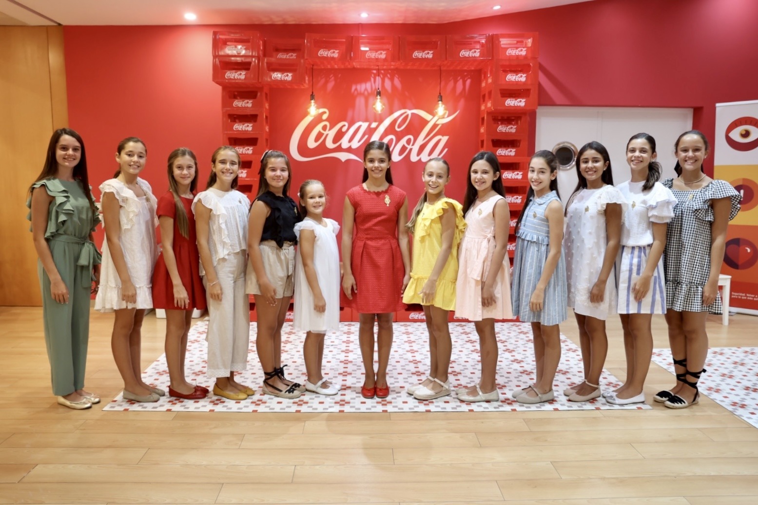 Coca-Cola rep la visita de la Fallera Major Infantil de València i la seua Cort d’Honor