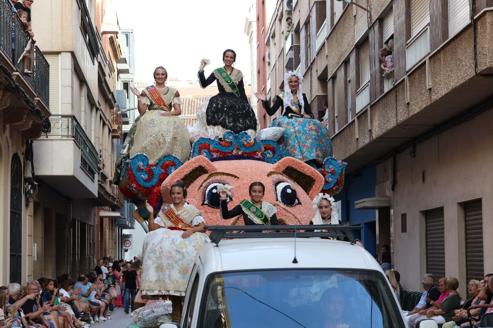 Borriana tanca les festes de la Misericòrdia amb la tradicional Batalla de Flors