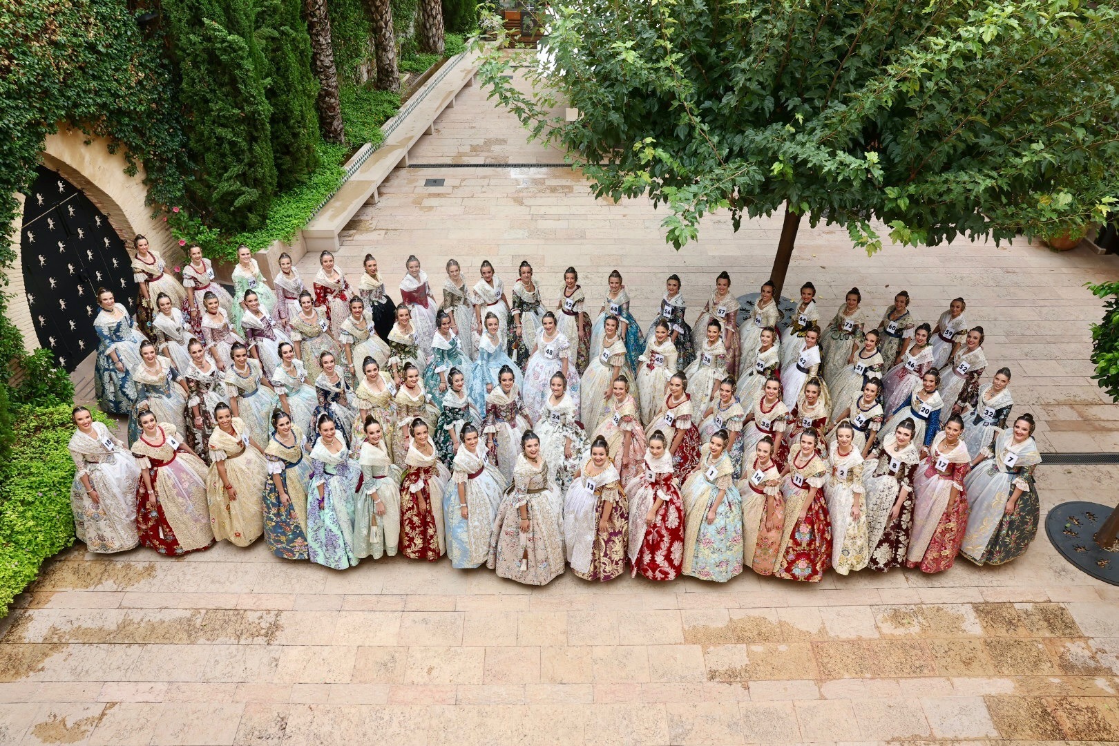 Las candidatas a Fallera Mayor de Valencia 2024 visitan el Museo de la Seda