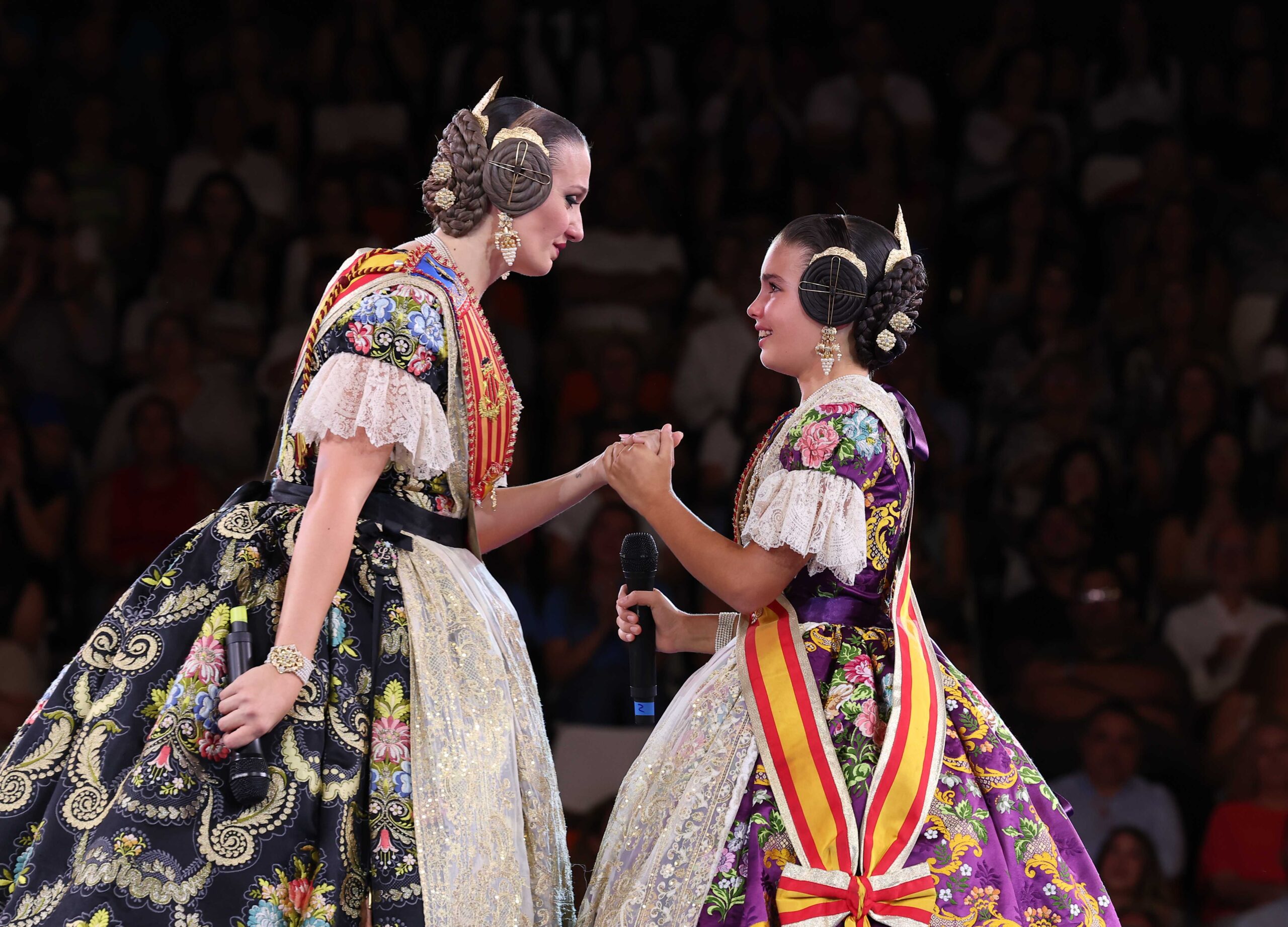 Paula i Laura s’acomiaden del món faller