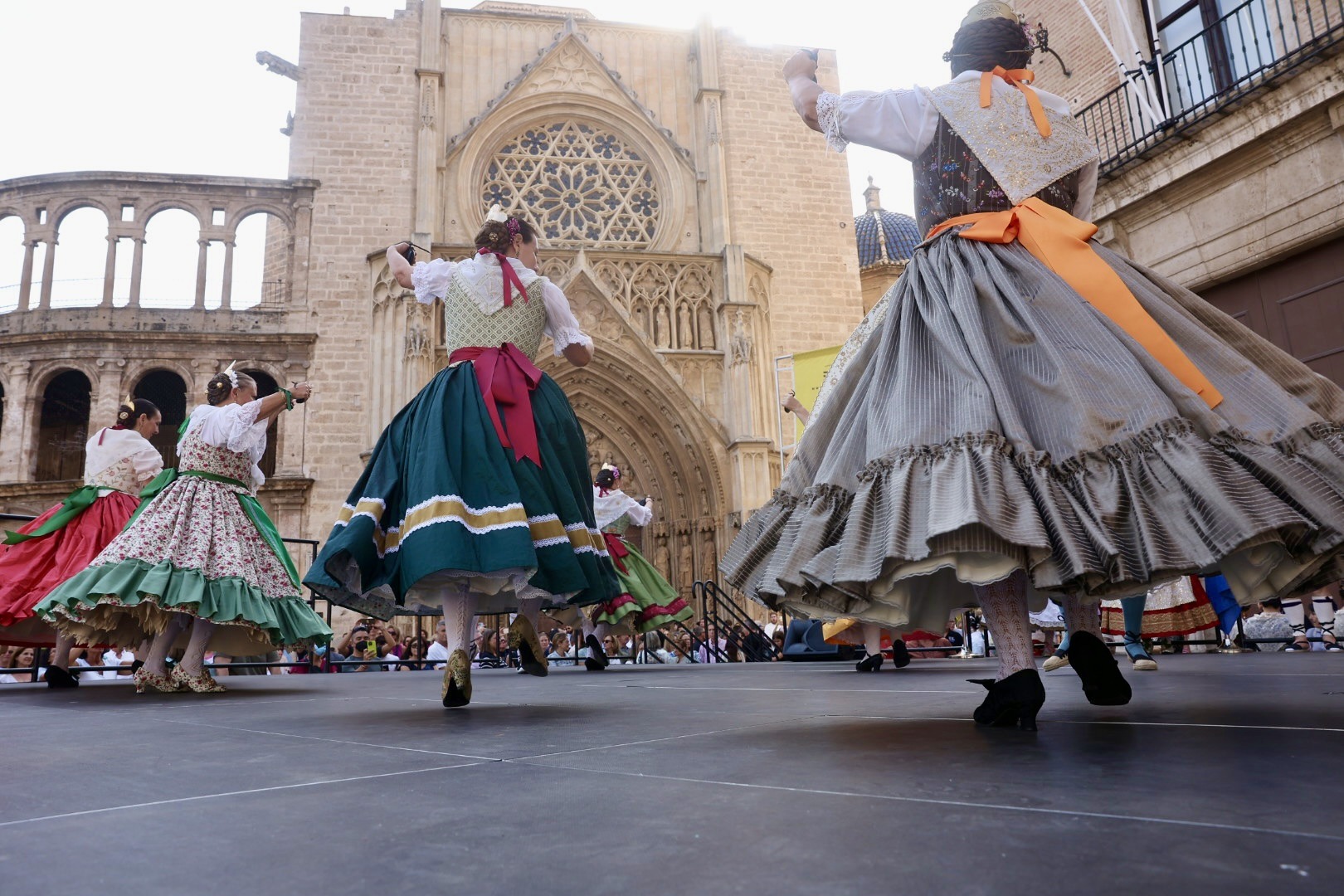 La Fallera Major de València inaugura la XXVI edició de Balls al Carrer