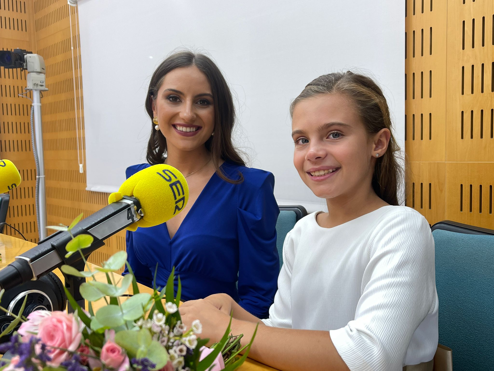 Primeras entrevistas de Marina y MªEstela como Falleras Mayores de Valencia