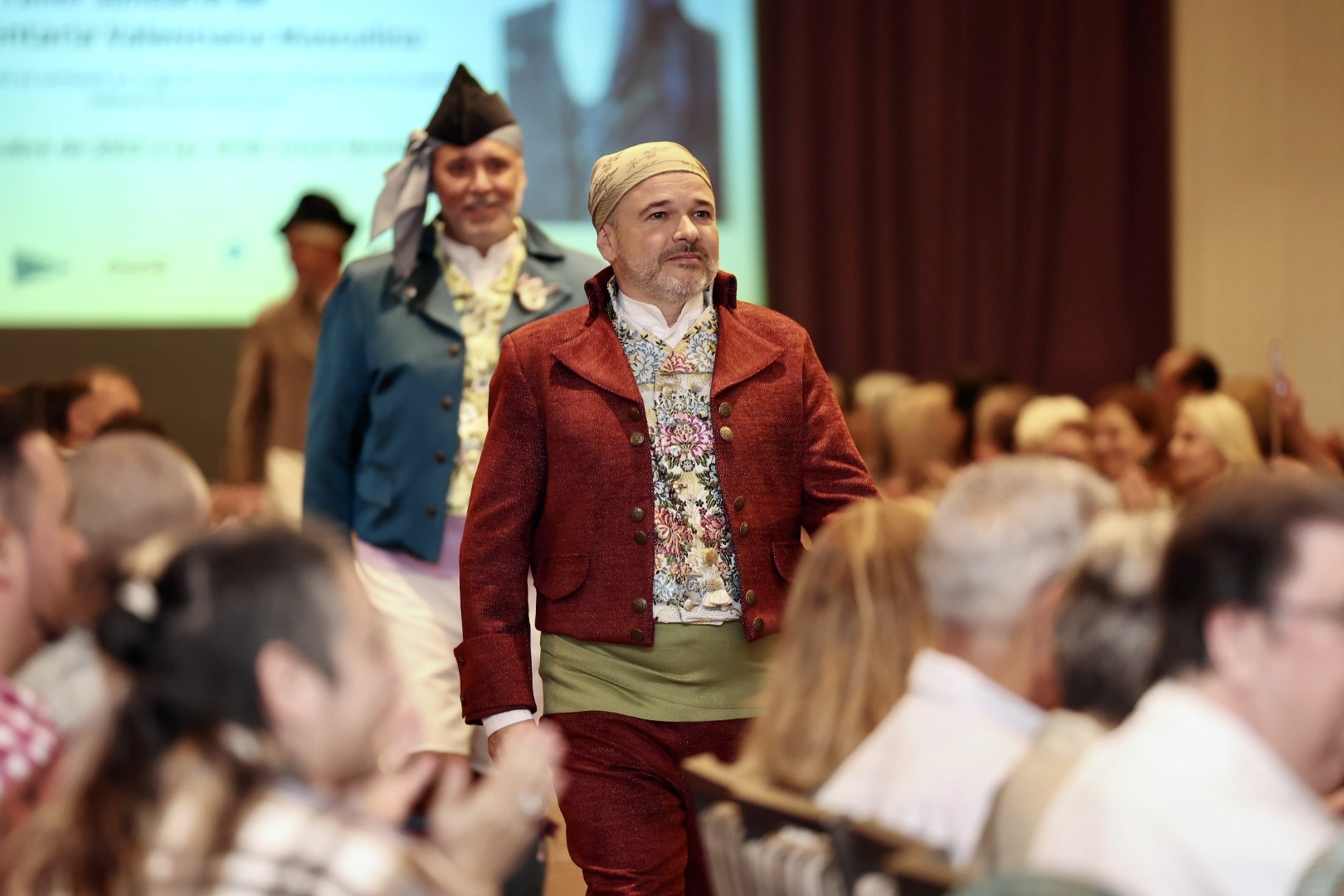 Desfile solidario de indumentaria masculina por una buena causa