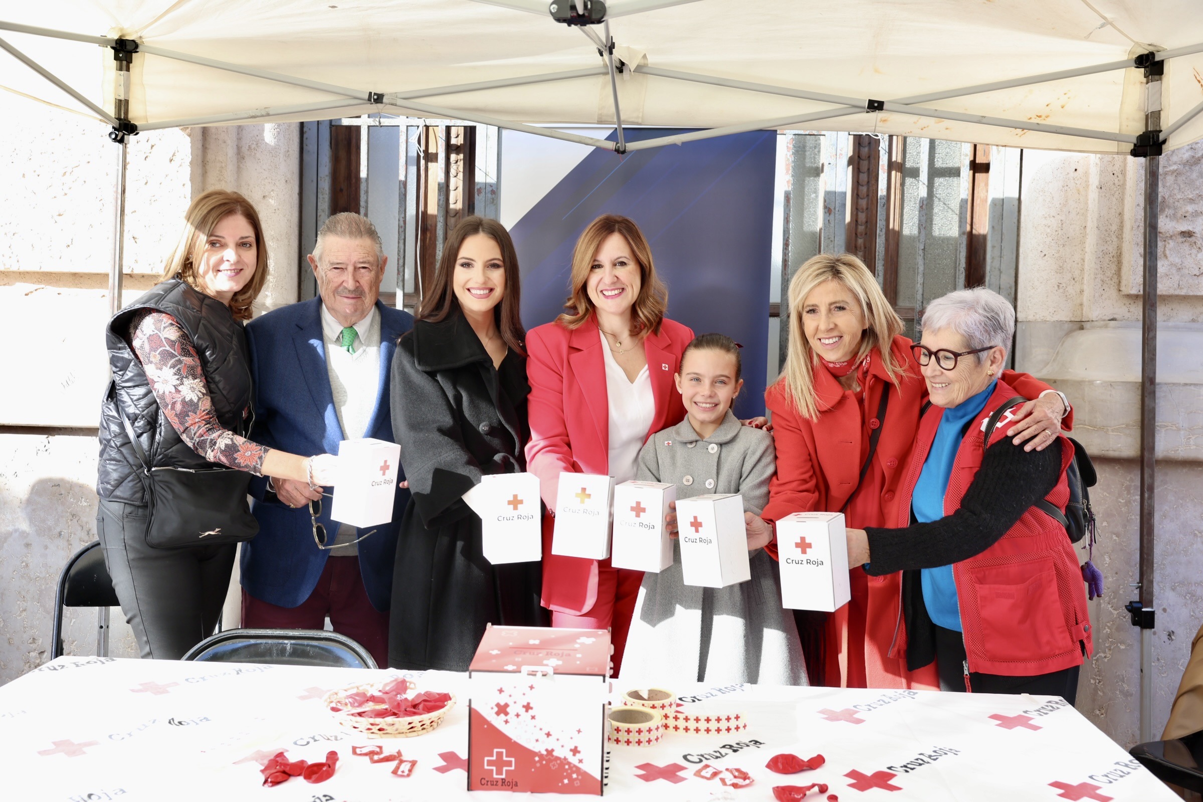 Las Fallas presentes en el «Día de la Banderita» en favor de la infancia