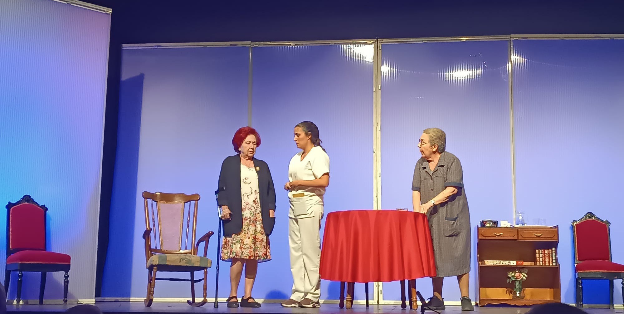 TEATRE FALLER – Fray J. Rodríguez-Pintor Cortina nos relata con humor que ‘Almenys no és Nadal’