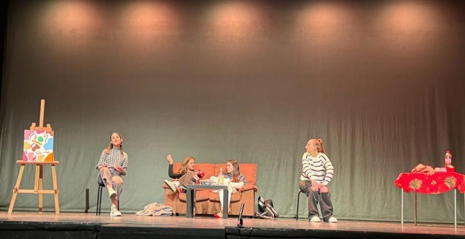 TEATRE FALLER JUVENIL – Vilanova de Castelló-Horticultor Galán i una telefonada inesperada en ‘El Mòbil’