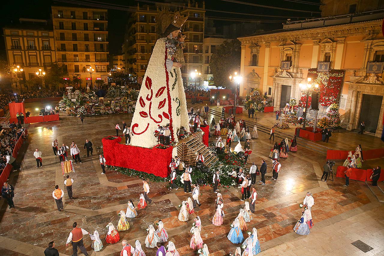 24.000 ramos de flores para la Virgen de los Desamparados